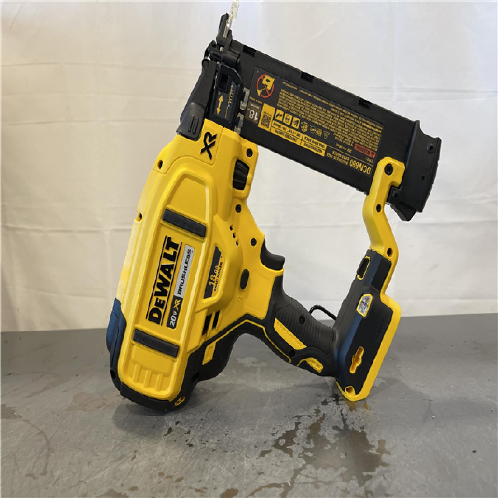 AS-IS - DeWalt 20V MAX XR Lithium-Ion Electric Cordless 18-Gauge Brad Nailer