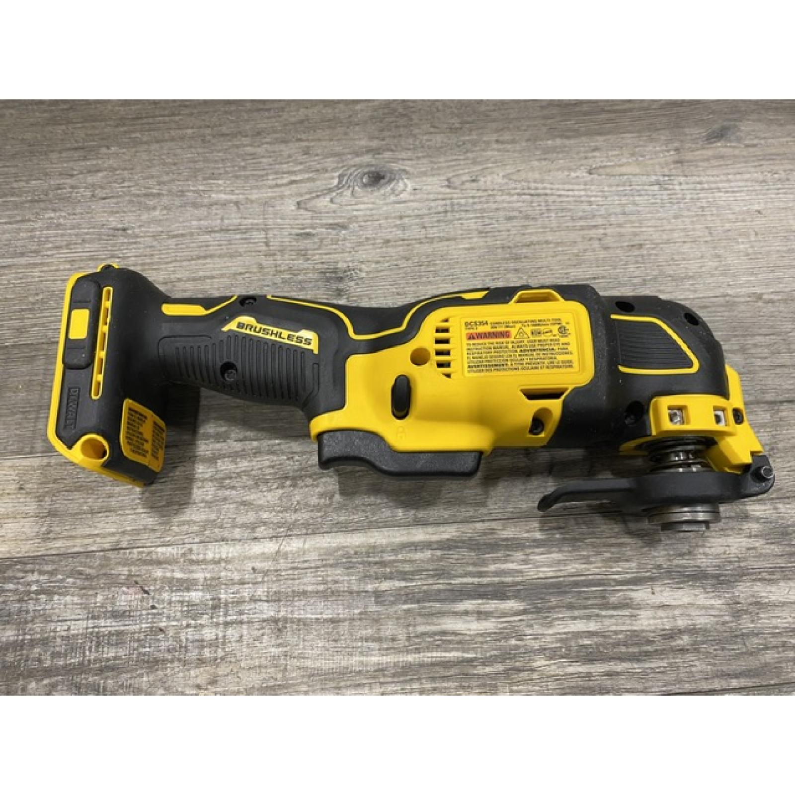 AS-IS DEWALT ATOMIC 20V MAX Cordless Brushless Oscillating Multi Tool Kit