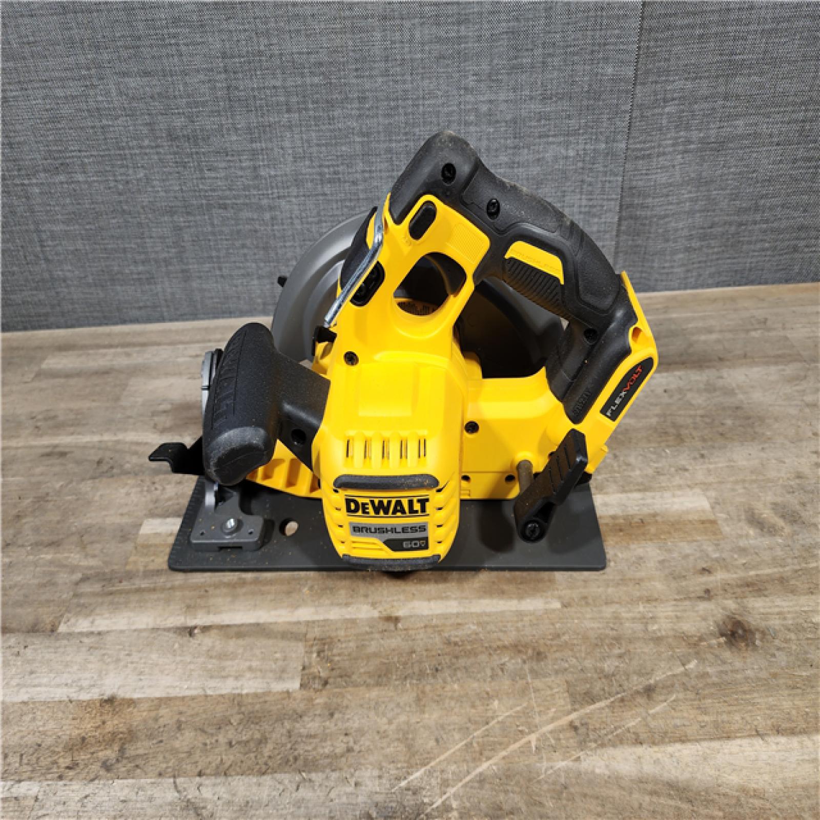 HOUSTON LOCATION - AS-IS DEWALT FLEXVOLT 60V MAX Cordless Brushless 7-1/4 in. Circular Saw with Brake (Tool Only)