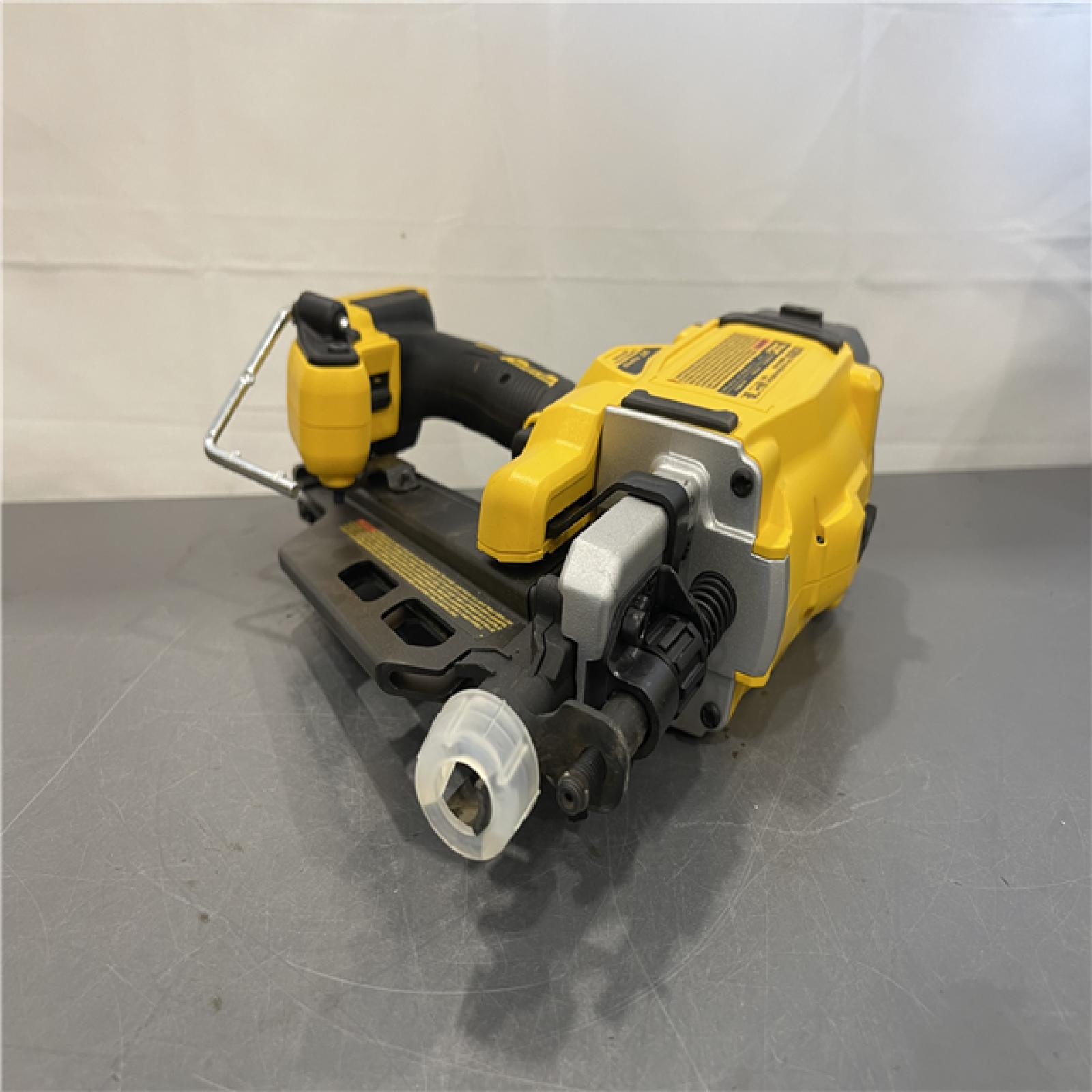 AS-IS - DEWALT 20-Volt 30° Cordless Framing Nailer
