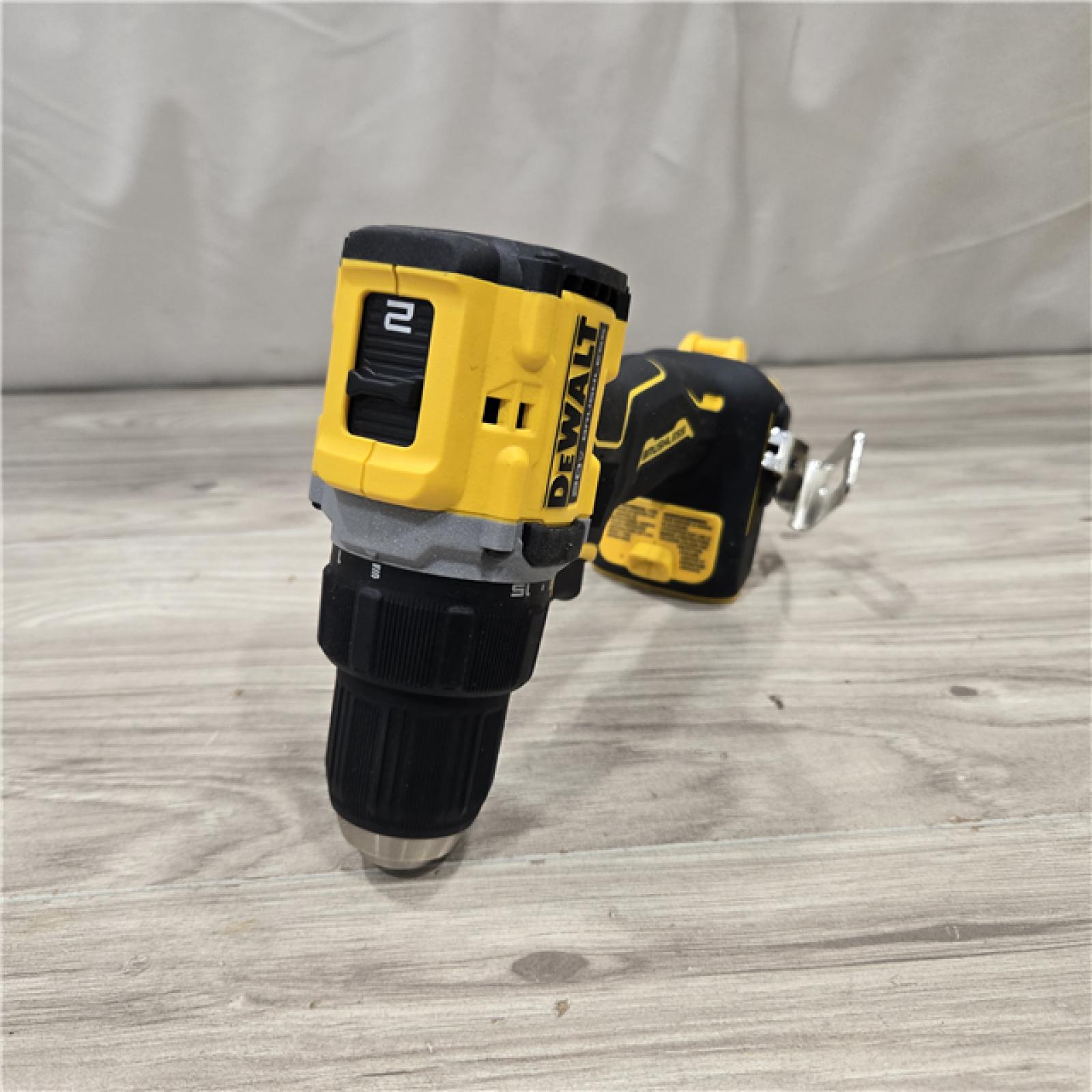 AS-IS DEWALT ATOMIC COMPACT SERIES 20V MAX* Cordless 1/2 Drill/Driver Kit