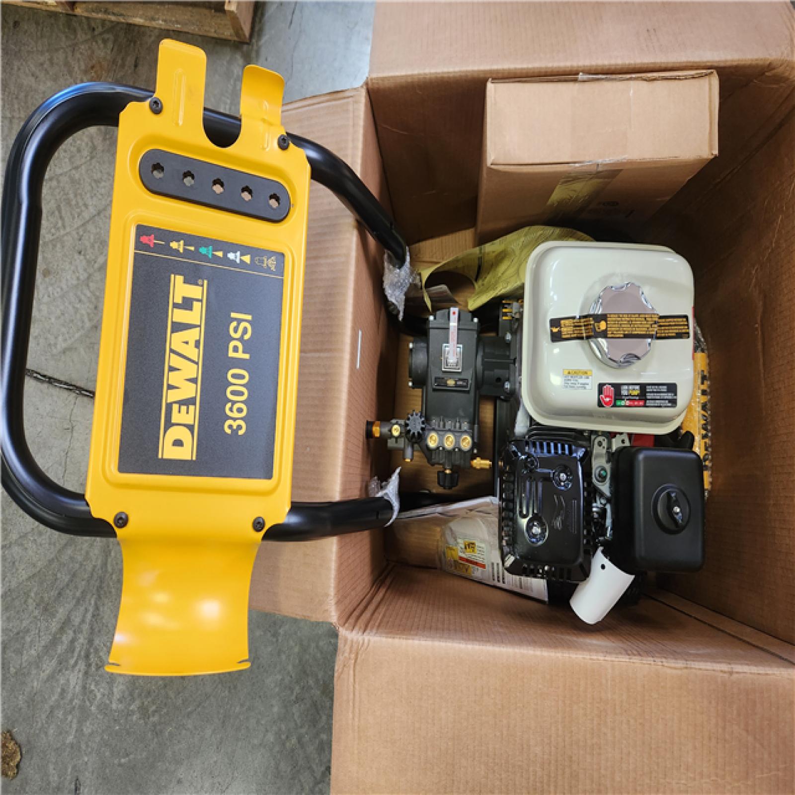 Phoenix NEW DEWALT 3600 PSI 2.5 GPM Cold Water Gas Professional Pressure Washer with HONDA GX200 Engine