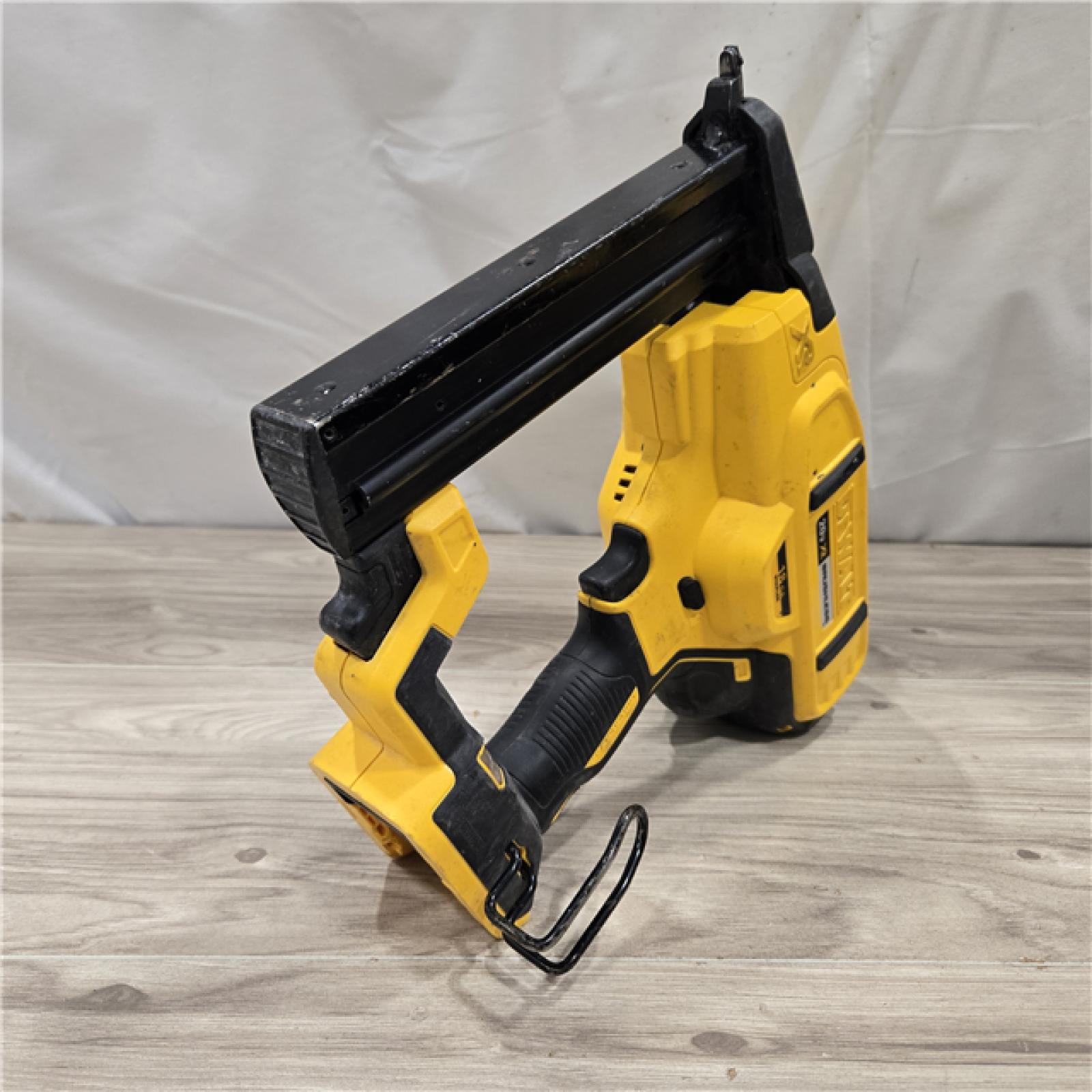 AS-IS DeWALT DCN681D1 20V MAX 18ga Cordless Narrow Crown Stapler Kit