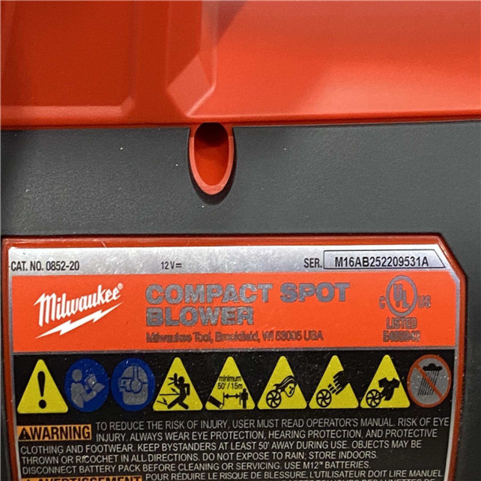 AS-IS Milwaukee 12V Lithium-Ion Cordless Compact Spot Blower (Tool-Only)