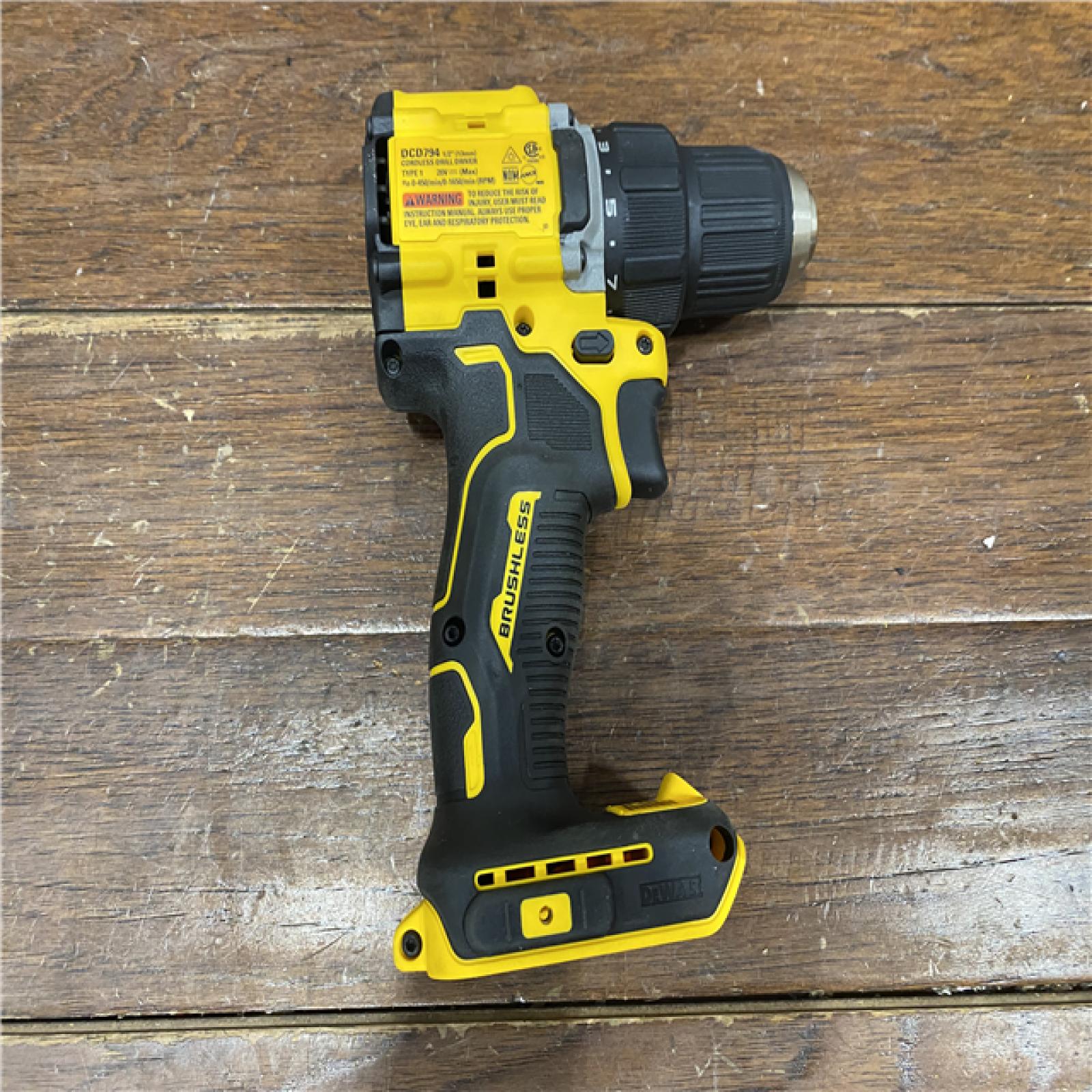 AS-IS DEWALT ATOMIC COMPACT SERIES 20V MAX* Brushless Cordless 1/2 Drill/Driver Kit