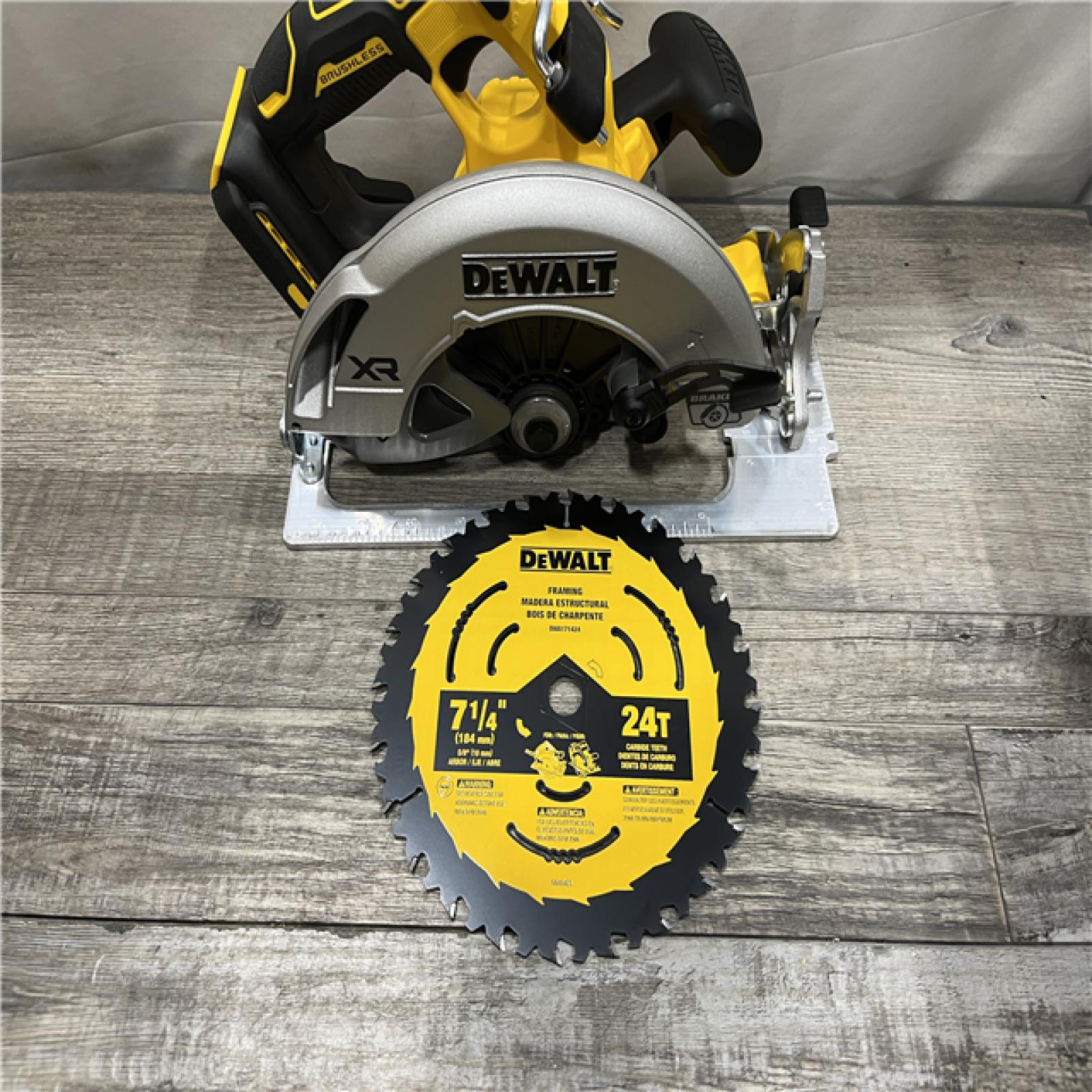 AS-IS DEWALT 20-Volt MAX 7-1/4 in. Cordless Circular Saw (Tool Only)
