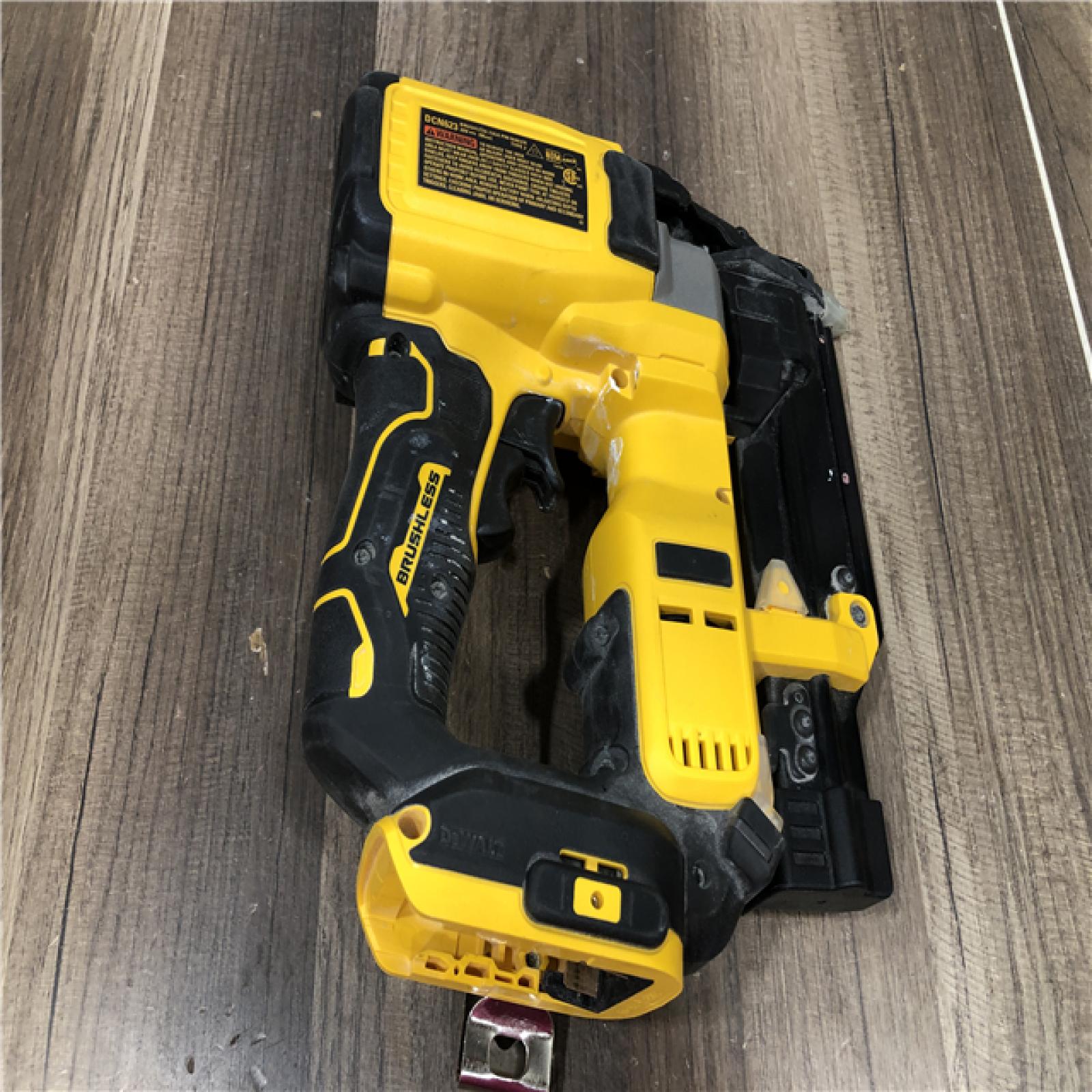 AS-IS DEWALT ATOMIC 20V MAX Lithium Ion Cordless 23 Gauge Pin Nailer Kit