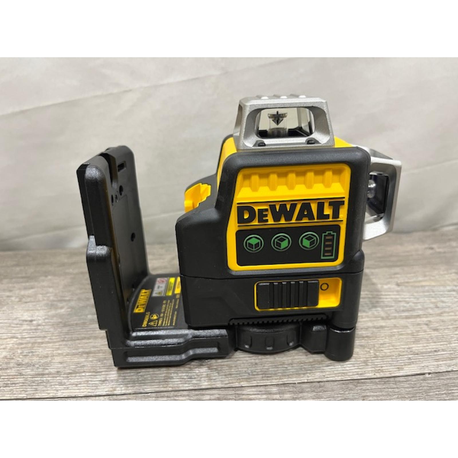 AS-IS DEWALT Pneumatic 18-Gauge 1/4 in. Crown Corded Stapler