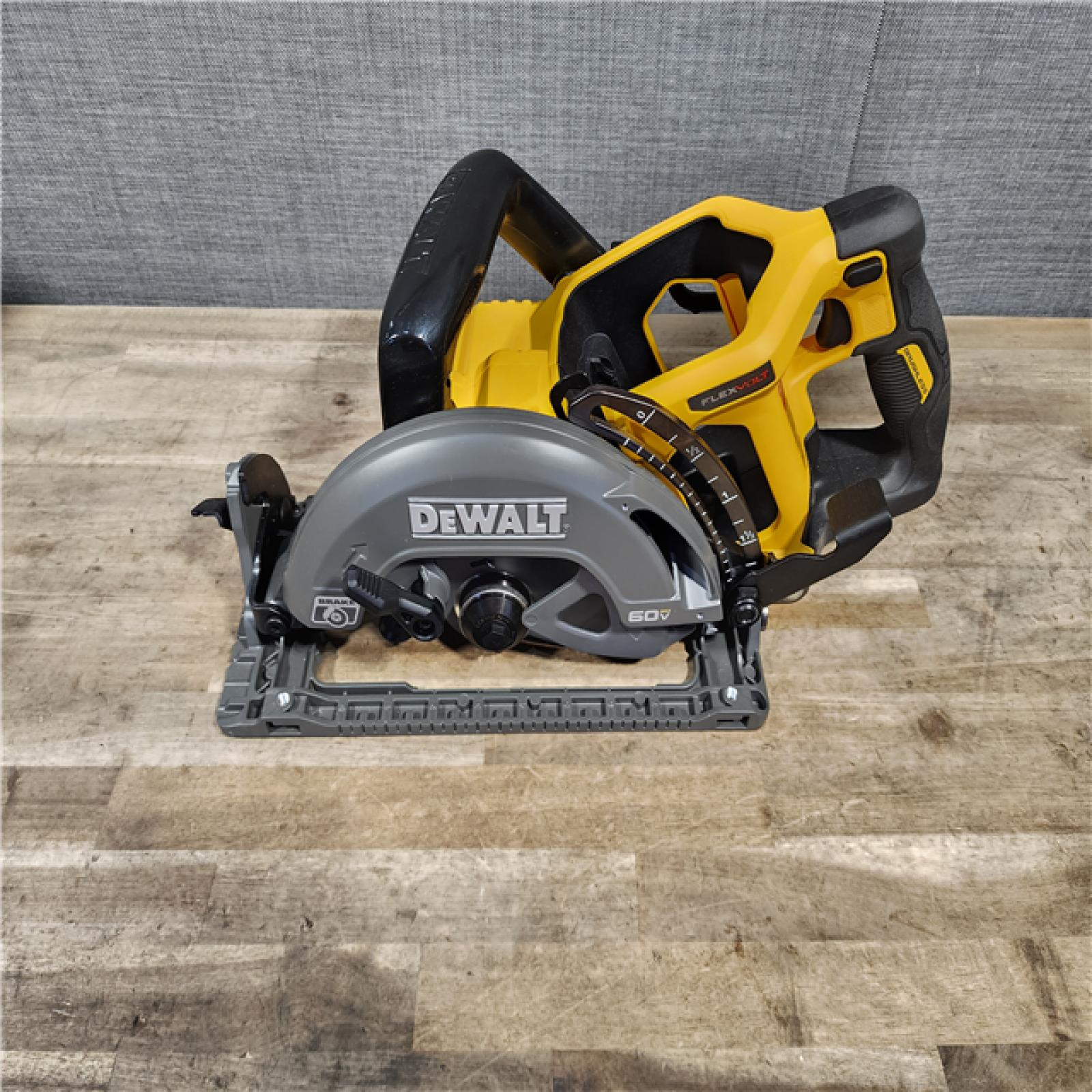 HOUSTON LOCATION - AS-IS (APPEARS LIKE NEW) DEWALT FLEXVOLT 60V MAX Cordless Brushless 7-1/4 in. Wormdrive Style Circular Saw (Tool Only)