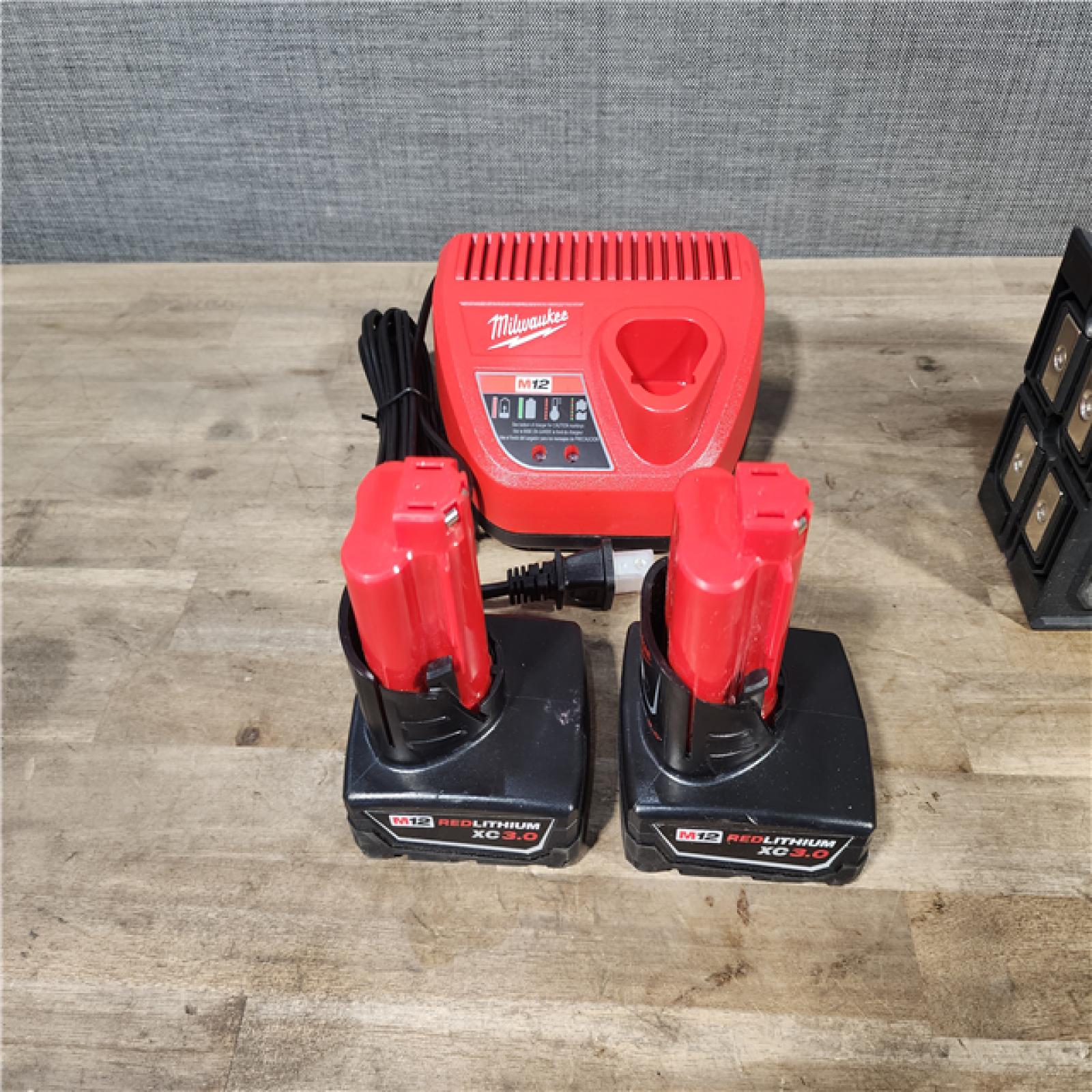 HOUSTON LOCATION - AS-IS MILWAUKEE 2 TOOL COMBO KIT W/ (2) BATTERY & CHARGER
