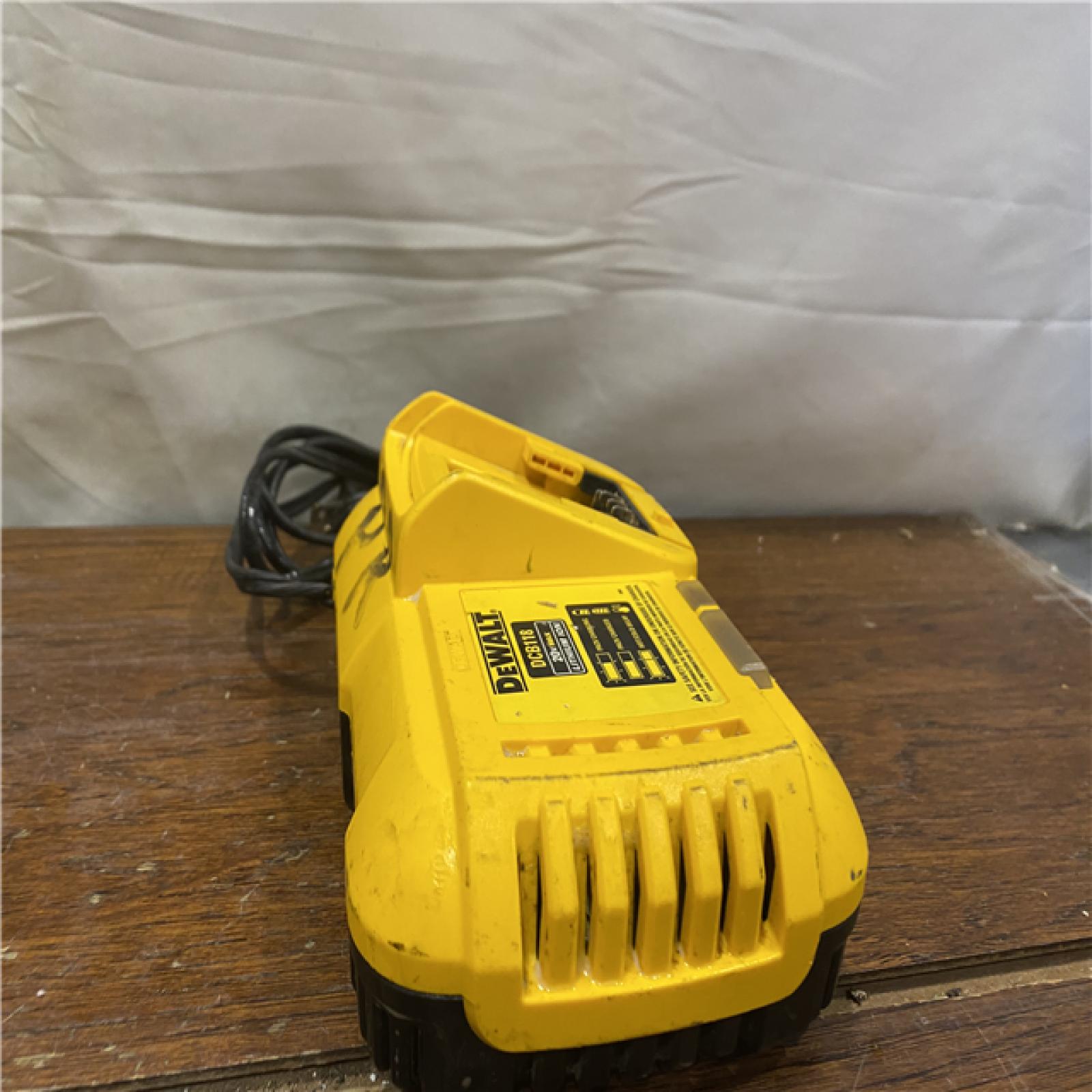 AS-IS DeWalt 20V Max Fan-Cooled Fast Charger DCB118