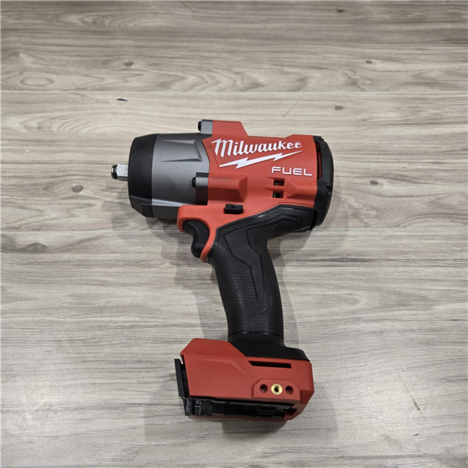 AS-IS Milwaukee M18 Cordless High Torque Impact Wrench Kit