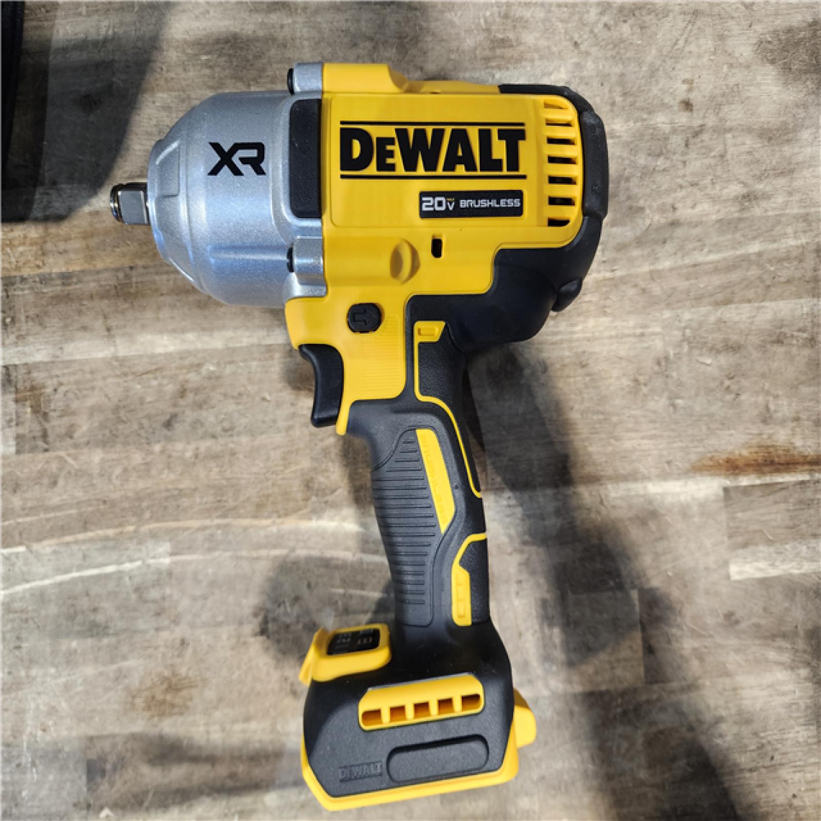 HOUSTON LOCATION - AS-IS (APPEARS LIKE NEW) Dewalt 20V MAX Lithium-Ion Cordless 1/2 in. Impact Wrench Kit W/ BATTERY & CHARGER