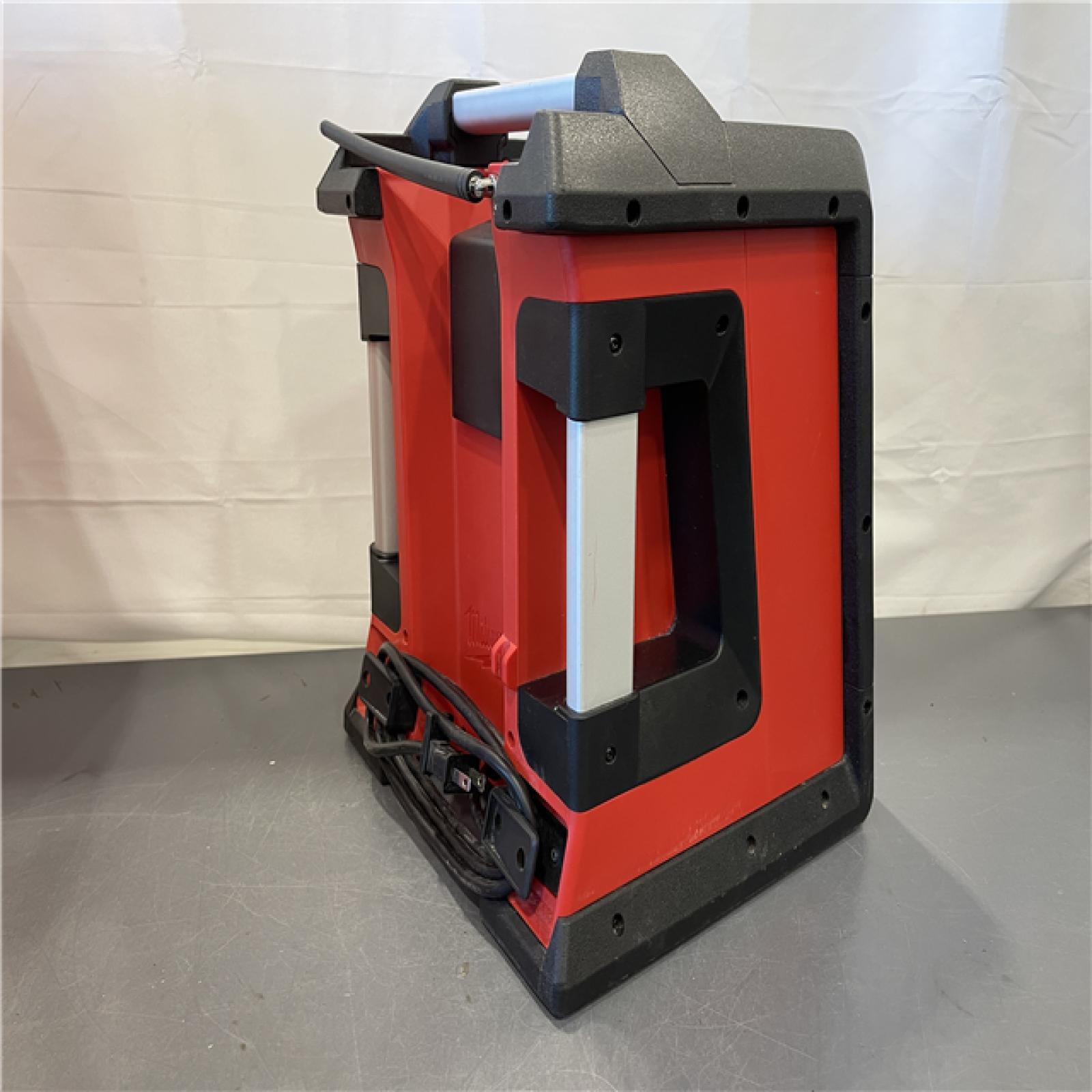 AS-IS - M18 Lithium-Ion Cordless Jobsite Radio/Charger