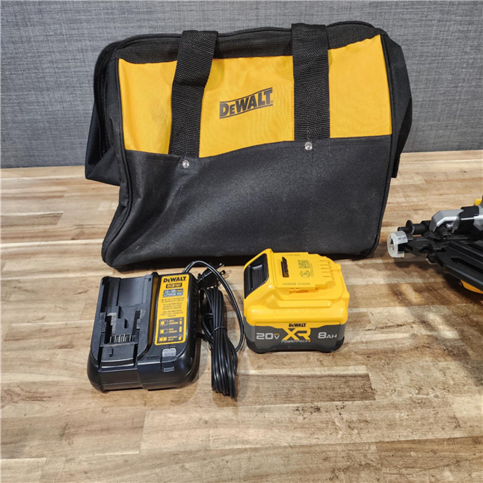 HOUSTON LOCATION - AS - IS DEWALT 20-Volt 30° Cordless Framing Nailer Kit