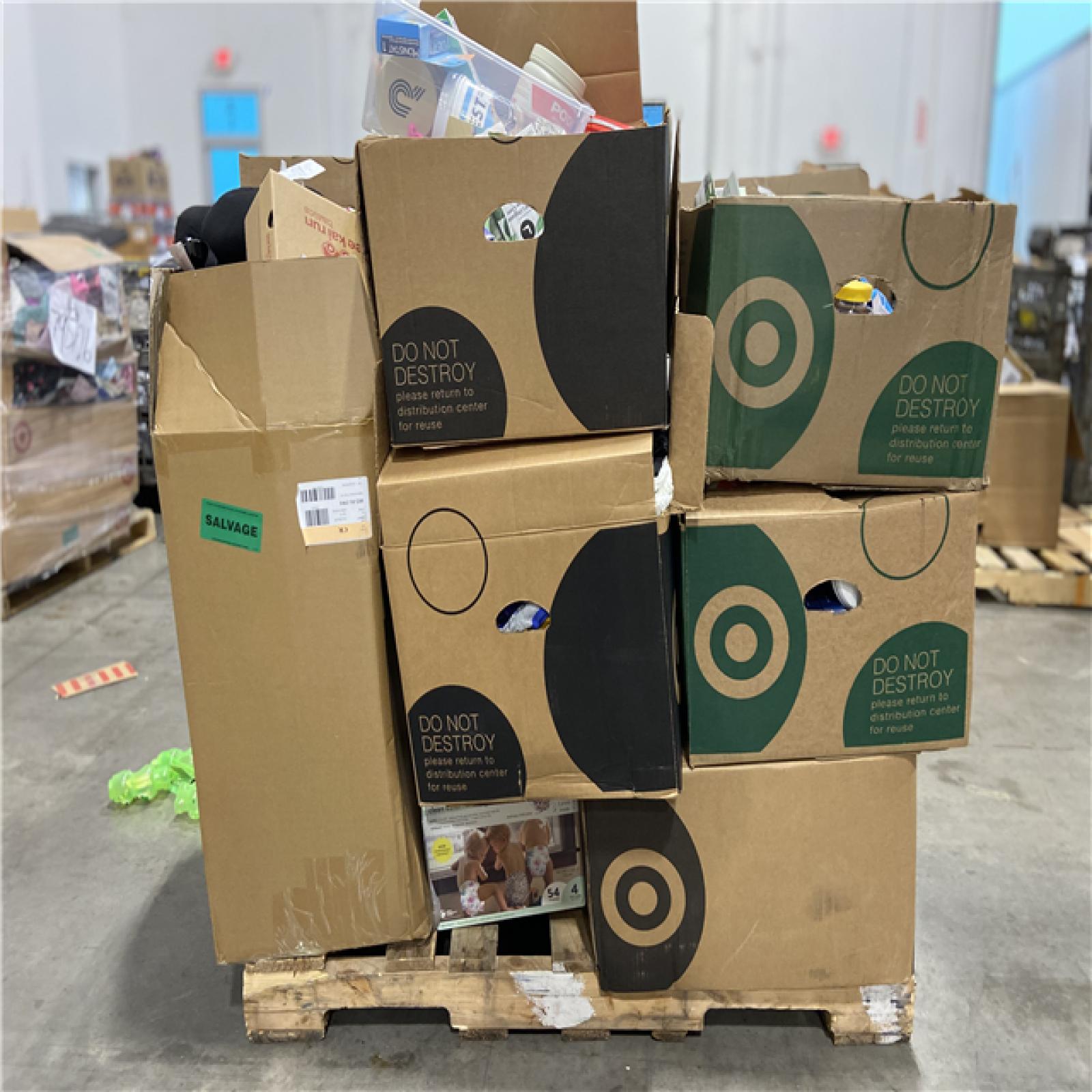 DALLAS LOCATION - BULLSEYE CLOTHING, HOME GOODS,  - LOT OF 2