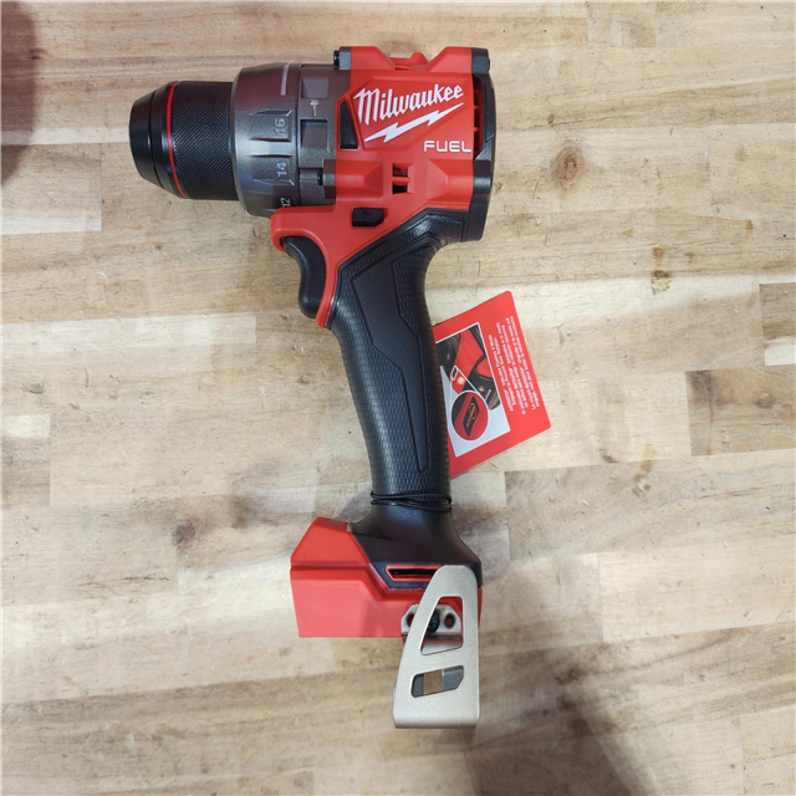 HOUSTON LOCATION - AS-IS (APPEARS LIKE NEW) Milwaukee FUEL 18V Lithium-Ion Brushless Cordless 1/2 in. Hammer Drill Driver Kit