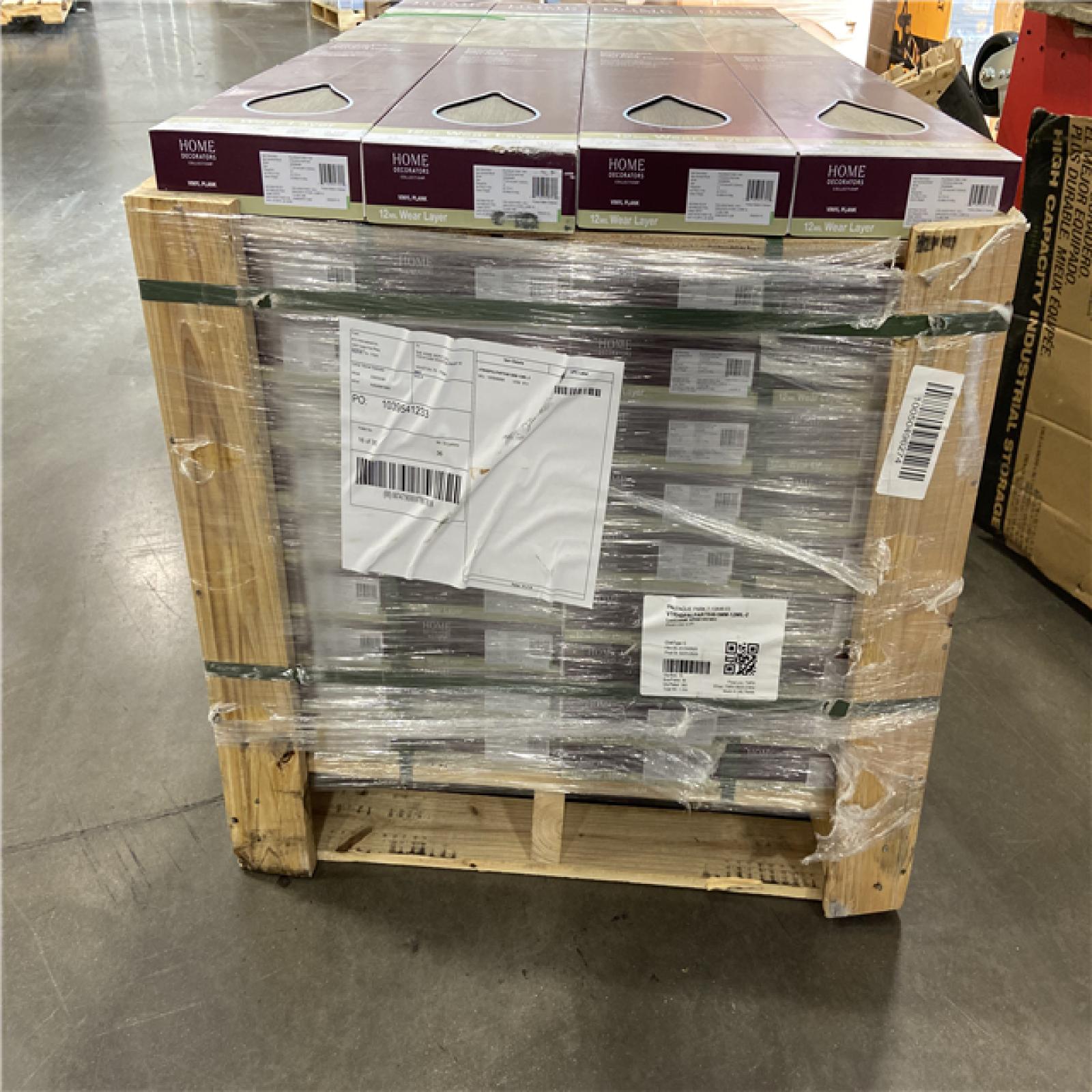 DALLAS LOCATION - Home Decorators Collection Palenque Park 12 MIL x 7 in. W x 48 in. L Waterproof Click Lock Luxury Vinyl Plank Flooring (23.8 sq.ft. /Case) 40 CASES