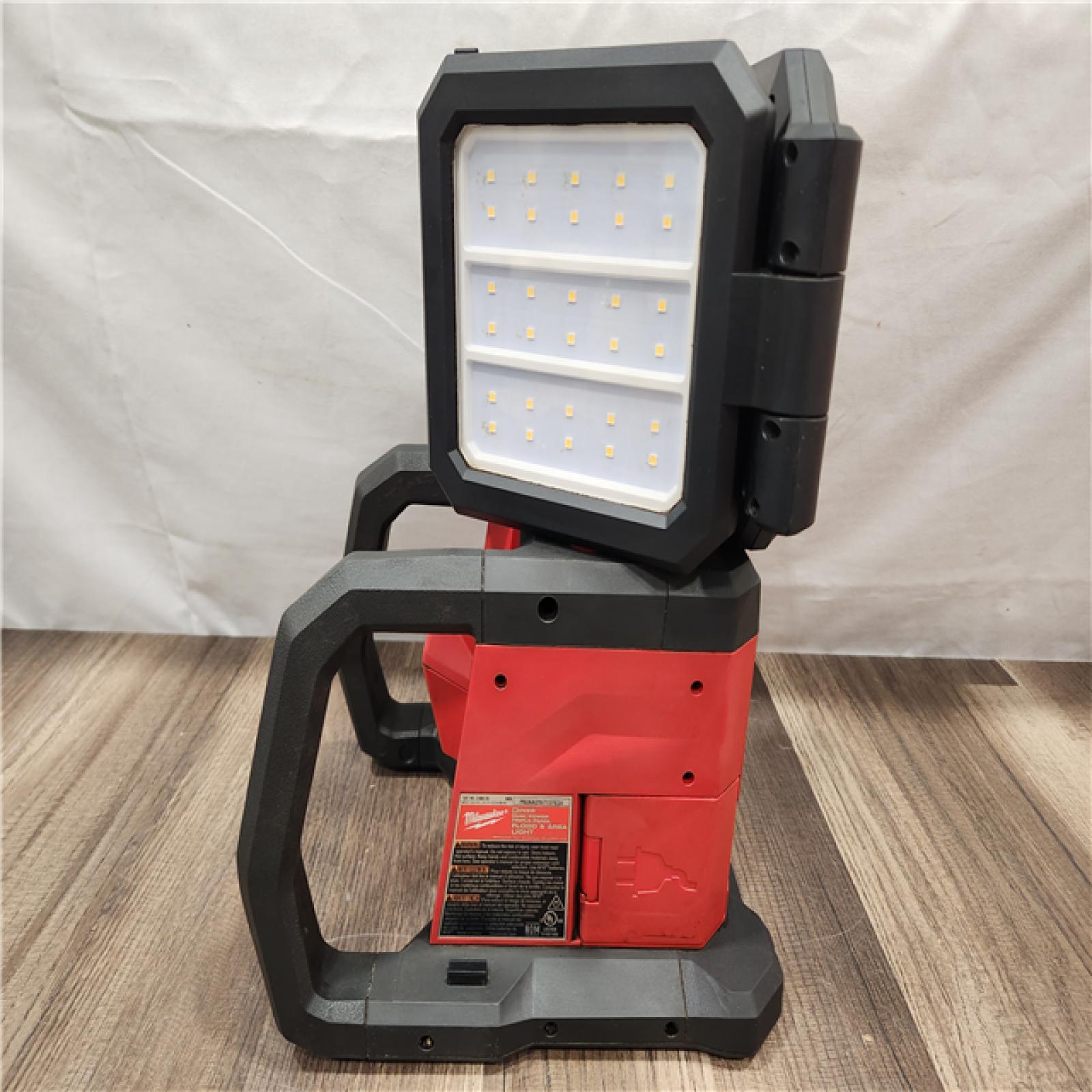 AS-IS- Milwaukee M18 4500 Lm LED Battery Handheld Flood Light (TOOL ONLY)