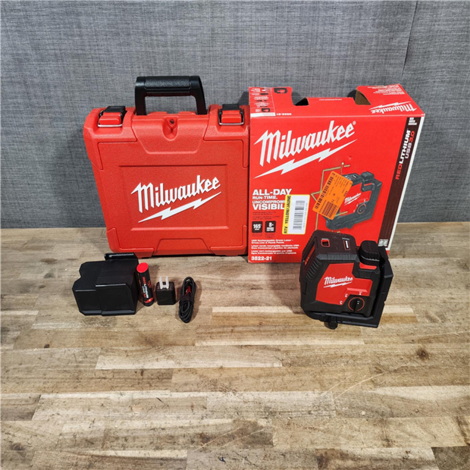 HOUSTON LOCATION - AS-IS (APPEARS LIKE NEW) Milwaukee Green 100 ft. Cross Line and Plumb Points Rechargeable Laser Level