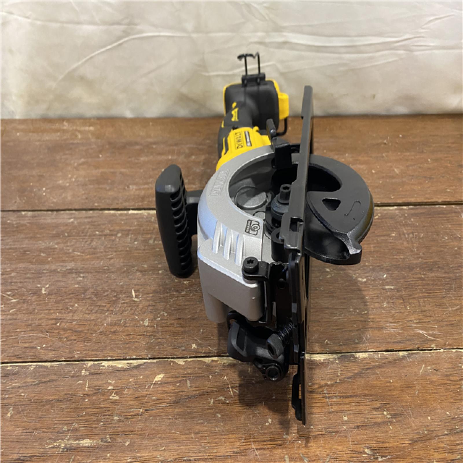 AS-IS DEWALT ATOMIC 20V MAX Cordless Brushless 4-1/2 in. Circular Saw (Tool Only)