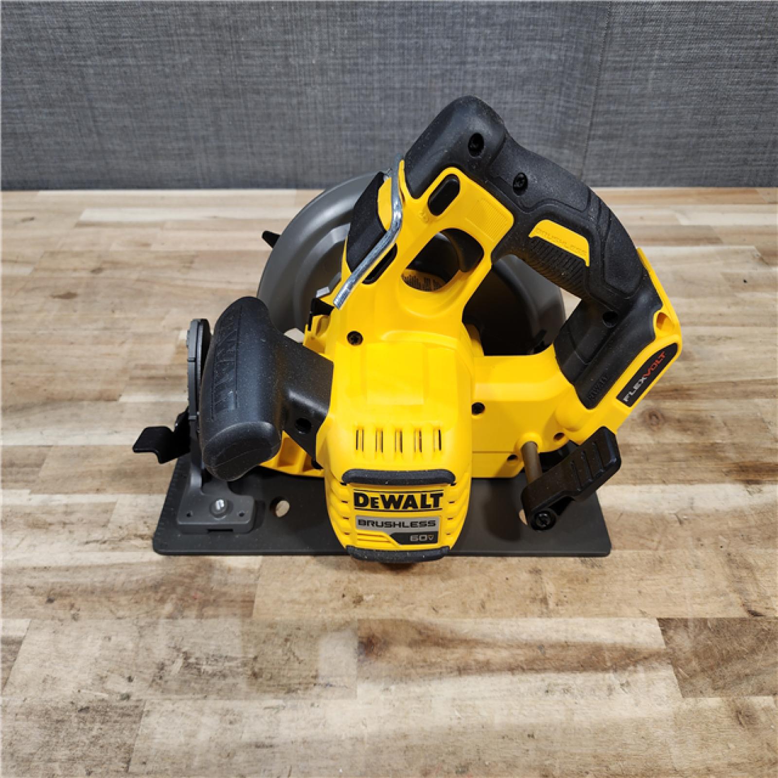 HOUSTON LOCATION - AS-IS (APPEARS LIKE NEW) DEWALT FLEXVOLT 60V MAX Cordless Brushless 7-1/4 in. Circular Saw with Brake (Tool Only)