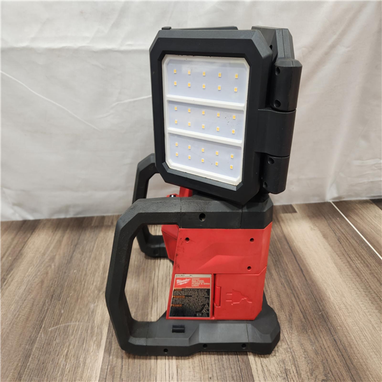 AS-IS- Milwaukee M18 4500 Lm LED Battery Handheld Flood Light (TOOL ONLY)