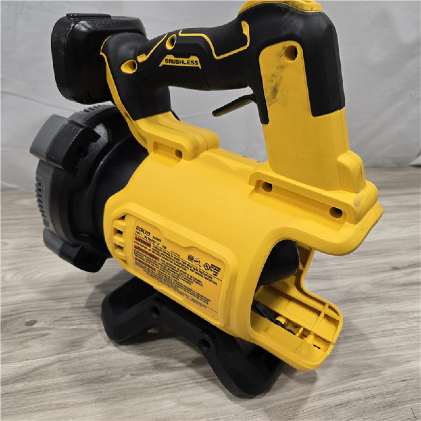 AS-IS DeWalt Cordless Handheld Leaf Blower Kit