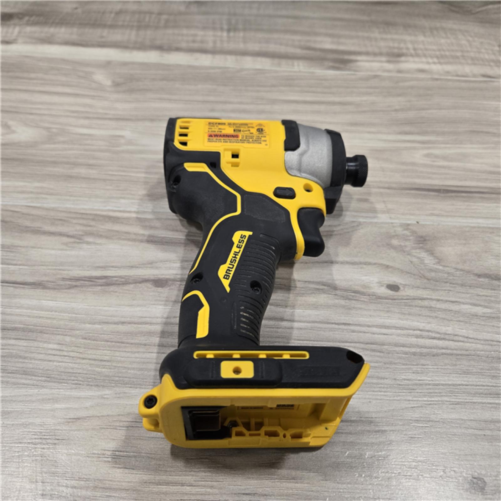 LIKE NEW! - DeWALT ATOMIC 20V MAX Cordless Compact Impact Driver Kit