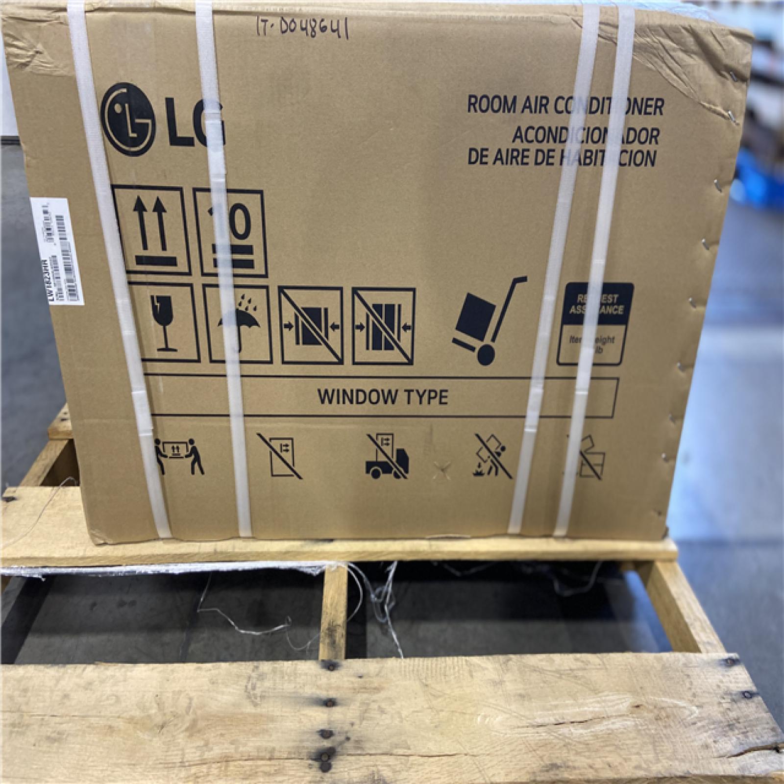 DALLAS LOCATION - LG 18,000 BTU 230V Window Air Conditioner Cools 1000 Sq. Ft. with Heater, Remote and Dehumidifier in White