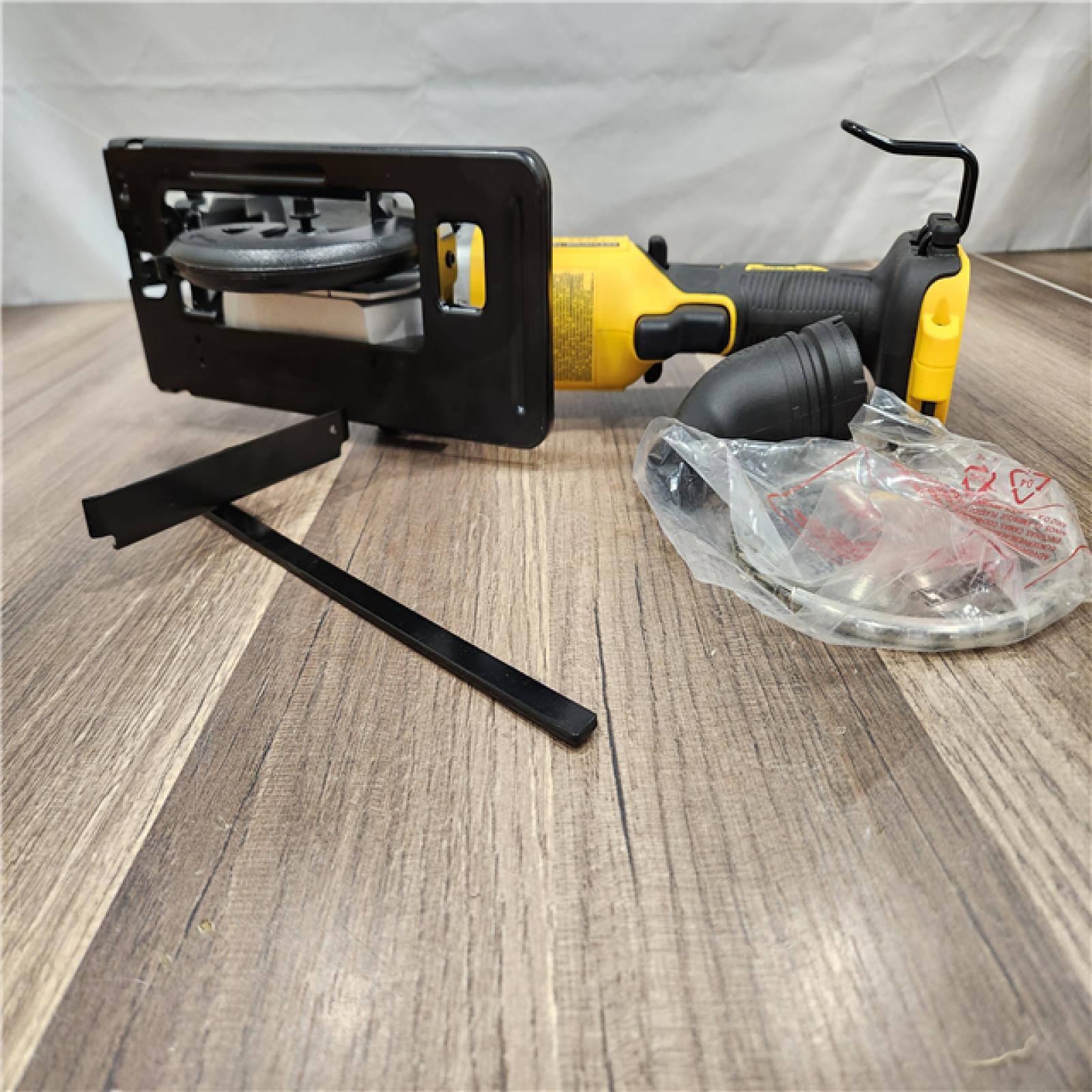 AS-IS - DEWALT ATOMIC 20V MAX Cordless Brushless 4-1/2 in. Circular Saw (Tool Only)