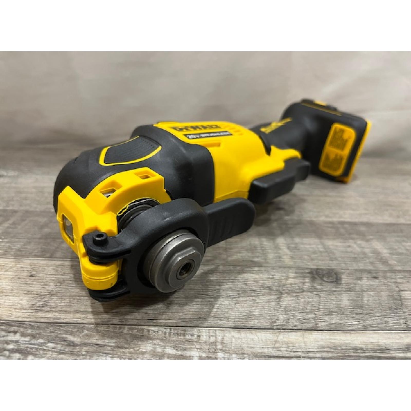 AS-IS DEWALT ATOMIC 20V MAX Cordless Brushless Oscillating Multi Tool Kit