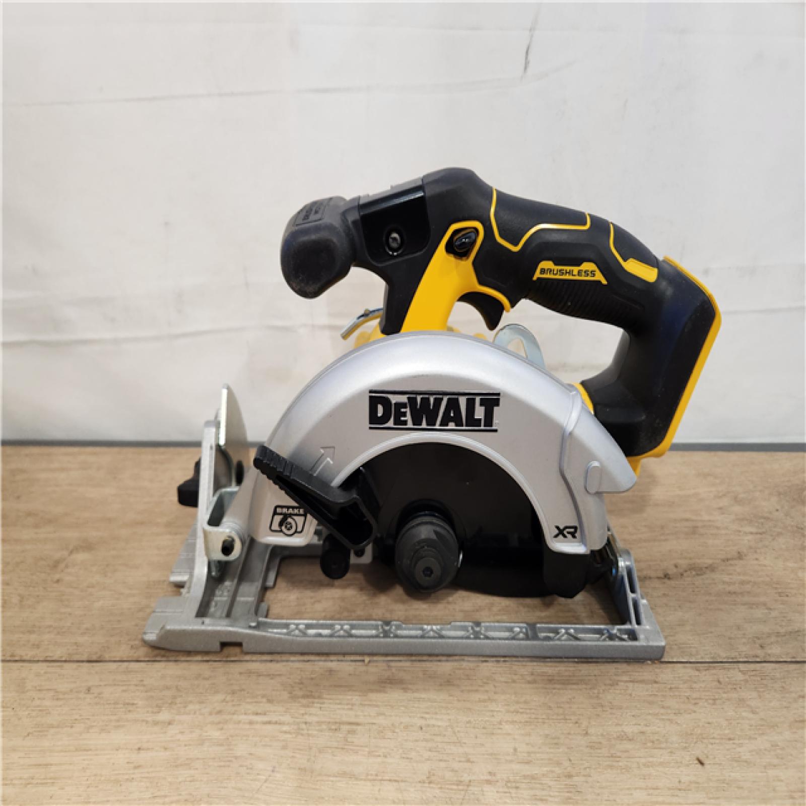 AS-IS- DeWALT Flexvolt Max 7-1/4  60V Brushless Circular Saw DCS578B (Bare Tool)