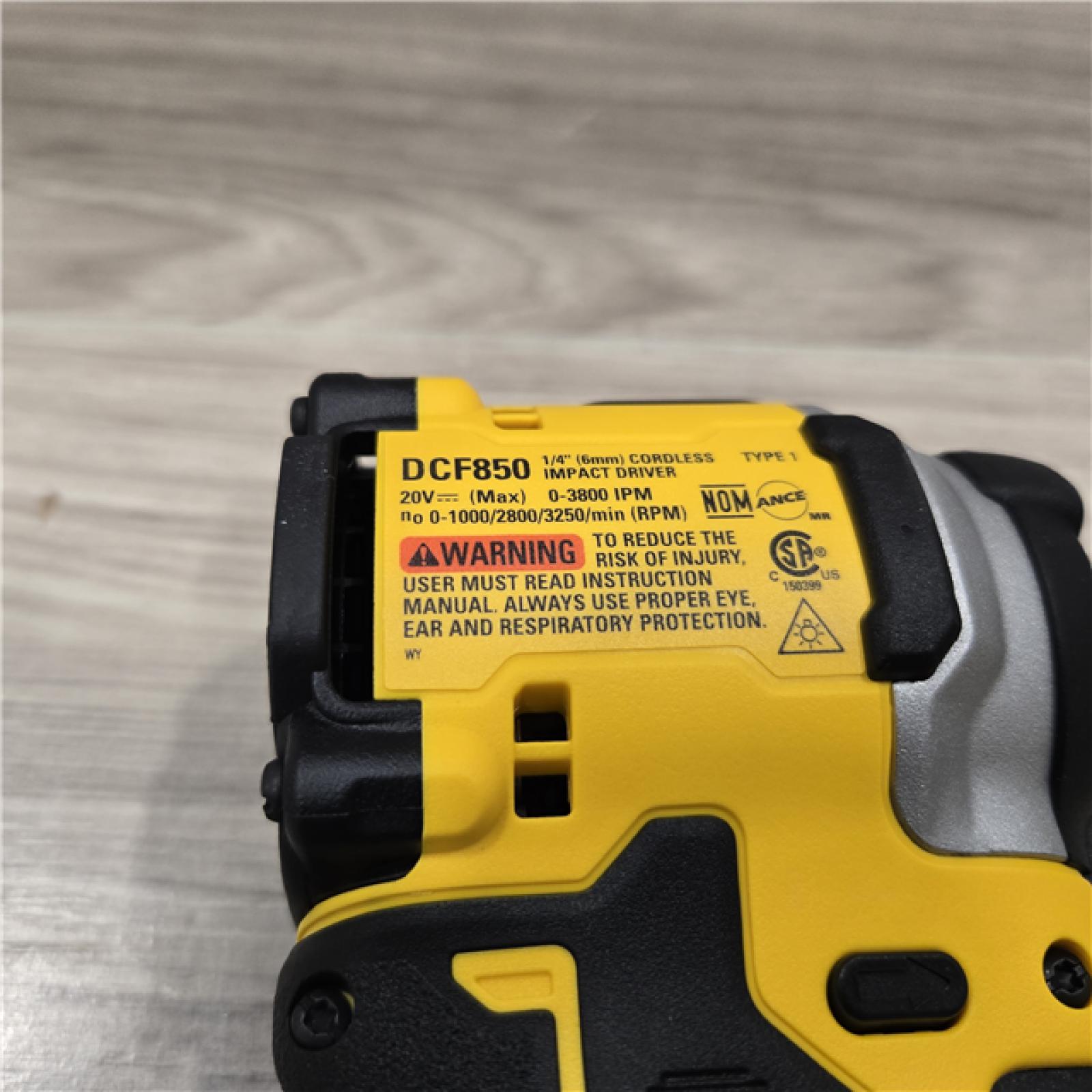 AS-IS DeWalt 20V MAX ATOMIC 1/4 in. Cordless 3-Speed Impact Driver Kit