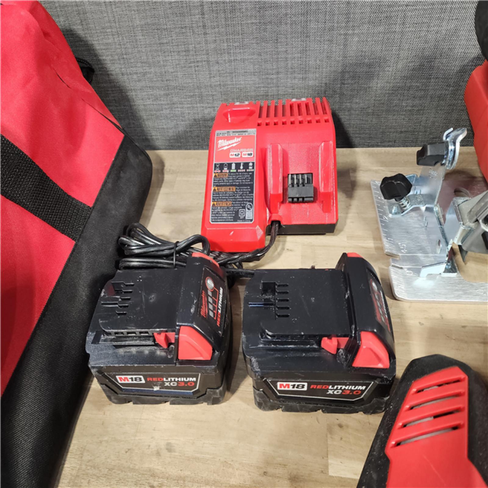 HOUSTON LOCATION - AS-IS MILWAUKEE 7 TOOL COMBO KIT W/ (2) BATTERY & CHARGER
