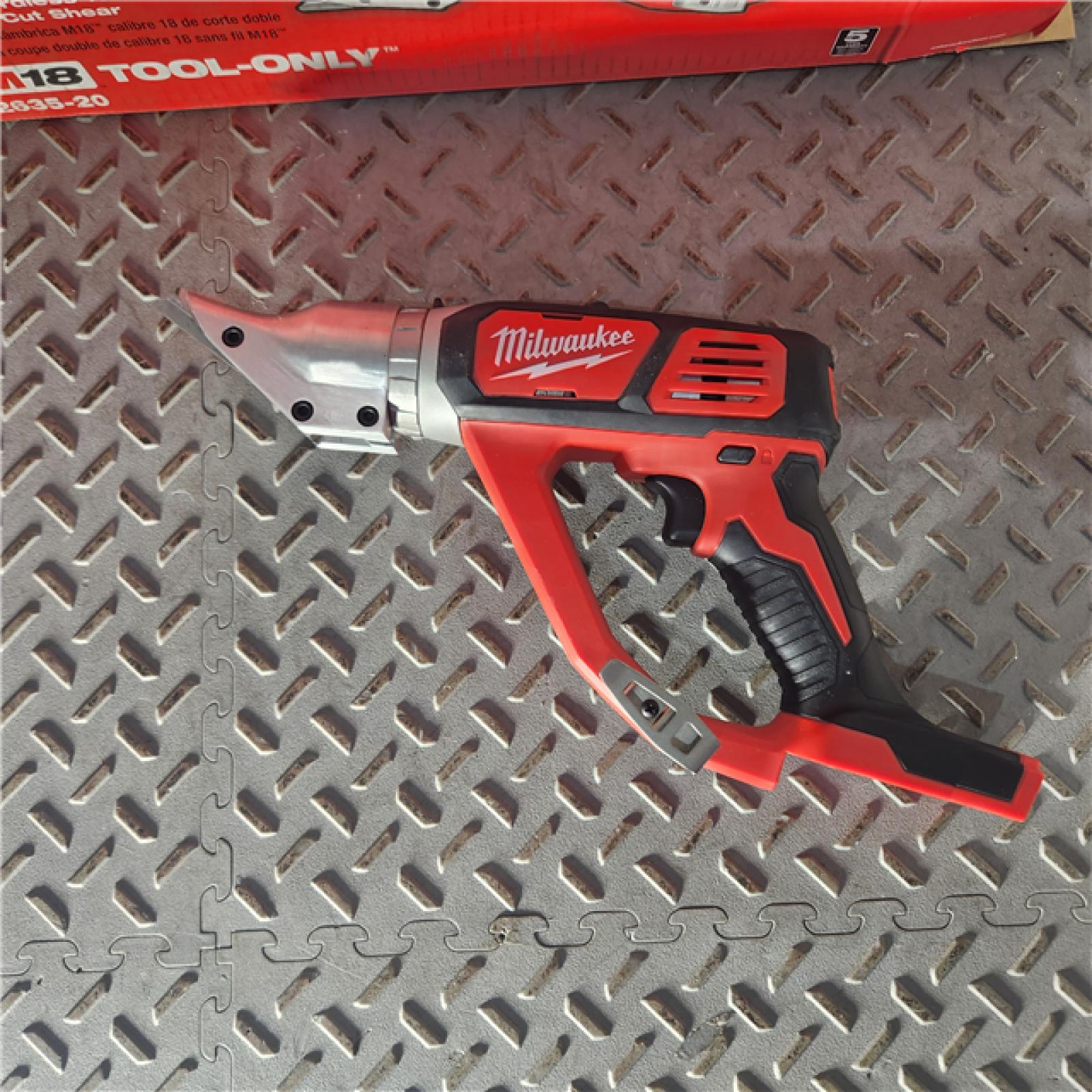 Houston Location AS IS - Milwaukee M18 Cordless 18 Gauge Double Cut Shear In Good Condition