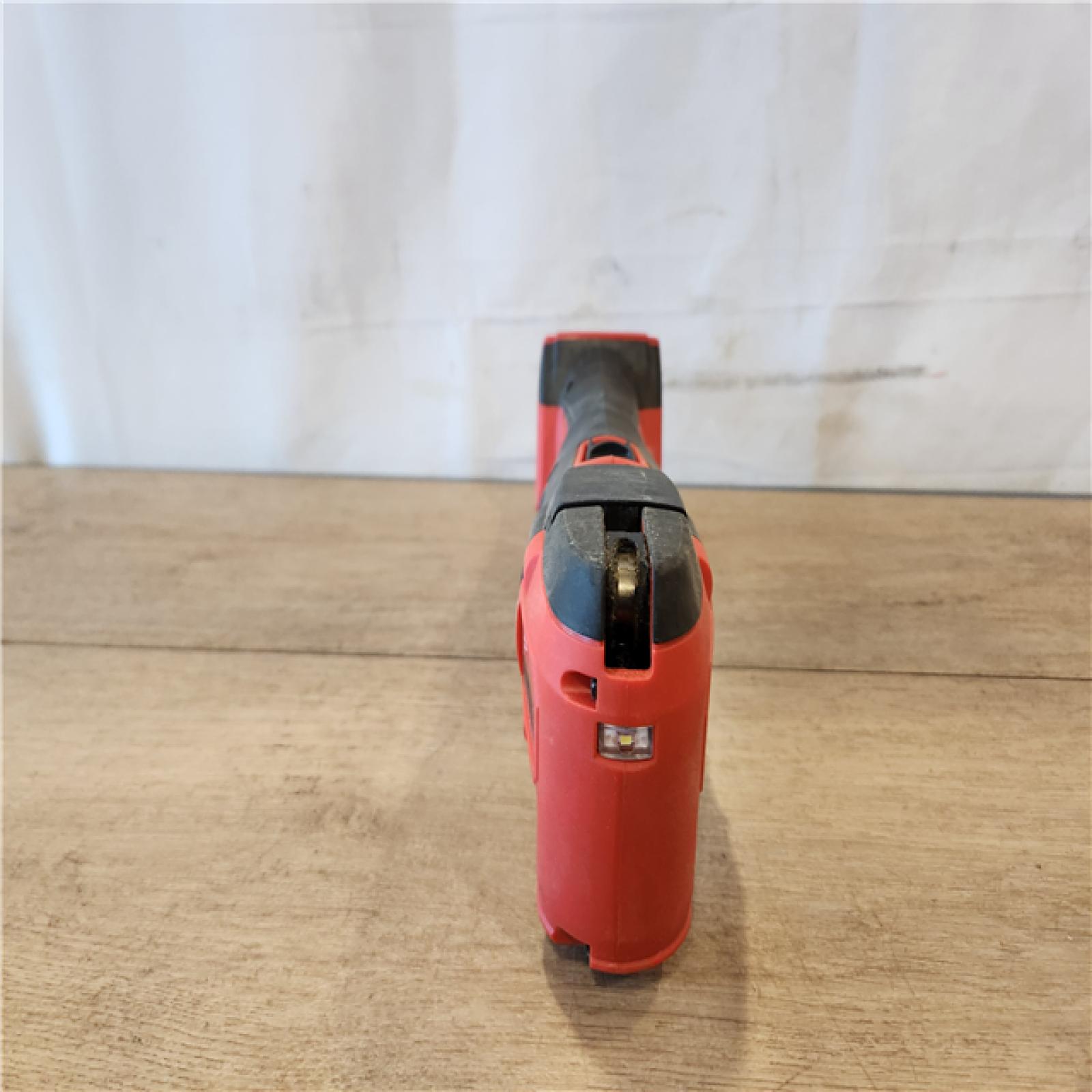 AS-IS- Milwaukee 18V Lithium-Ion Cordless Oscillating Multi-Tool Kit