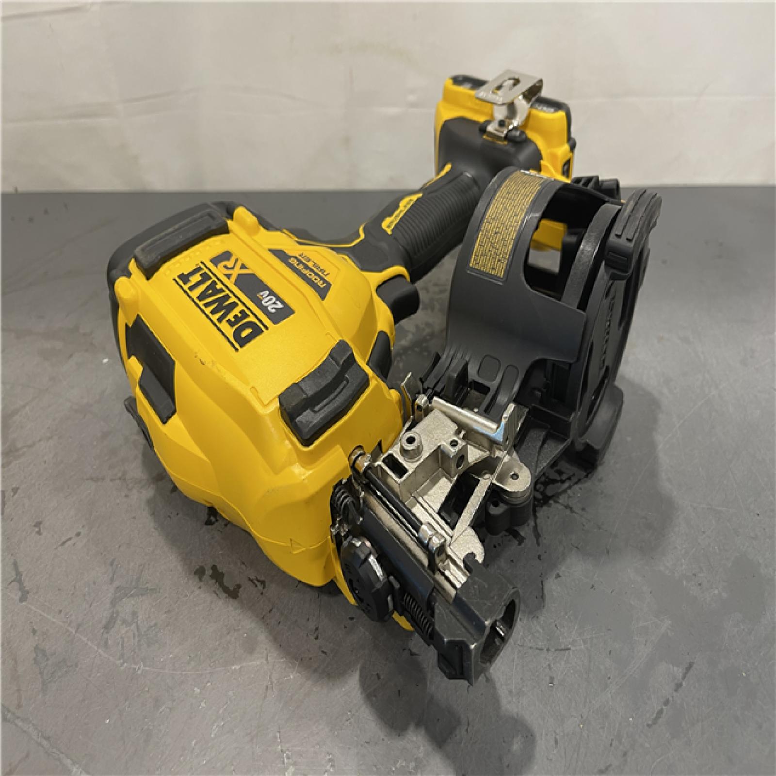 AS-IS - DEWALT 20V MAX Lithium-Ion 15-Degree Electric Cordless Roofing Nailer Kit