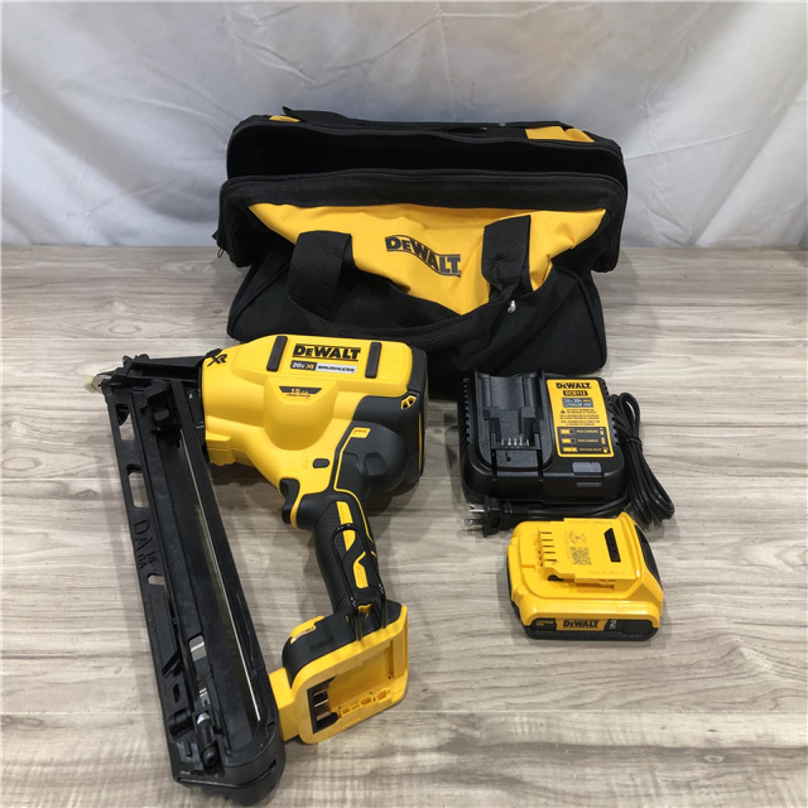 AS-IS DeWalt 15 GA ANGLED FINISH NAILER KIT