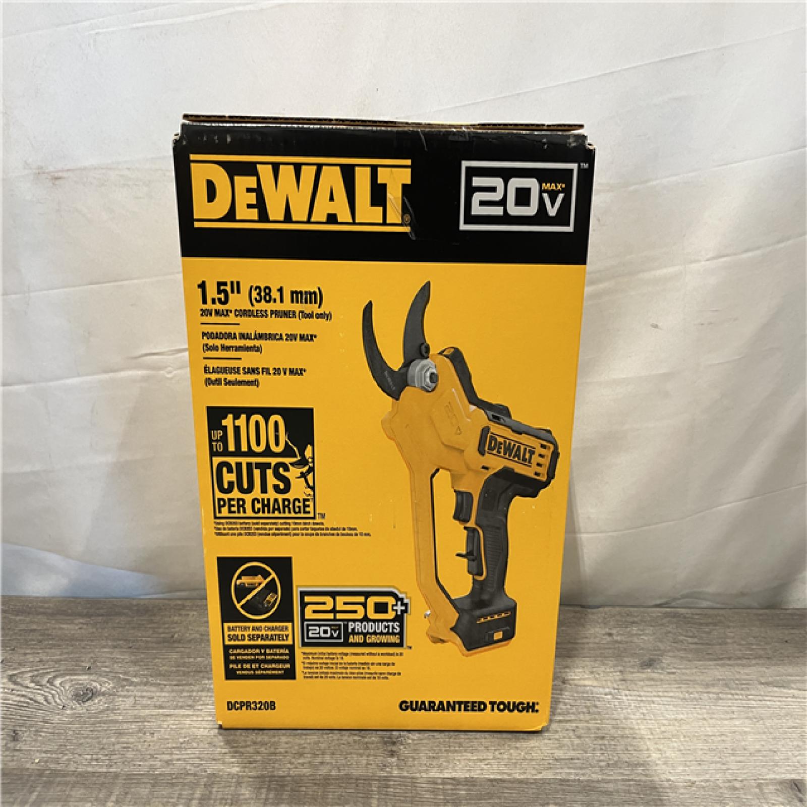 NEW - DEWALT 20-Volt MAX 1 -1/2 in. Capacity Cordless Battery Powered Pruner (Tool Only)