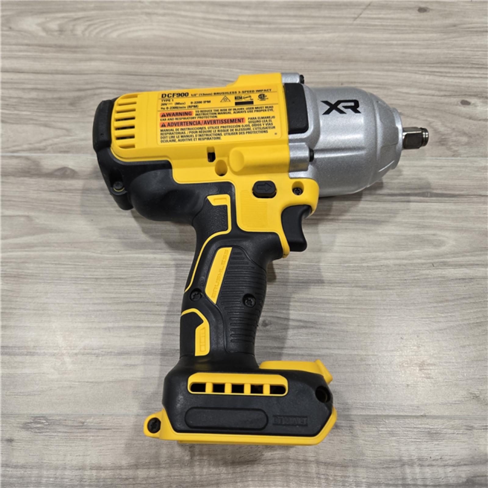 LIKE NEW! - Dewalt 20V MAX Cordless Impact Wrench Kit