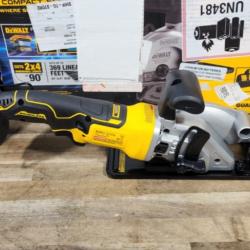 HOUSTON LOCATION - AS-IS DeWalt 20V MAX ATOMIC with POWERSTACK 4-1/2 in. Cordless Brushless Circular Saw Kit (Battery & Charg
