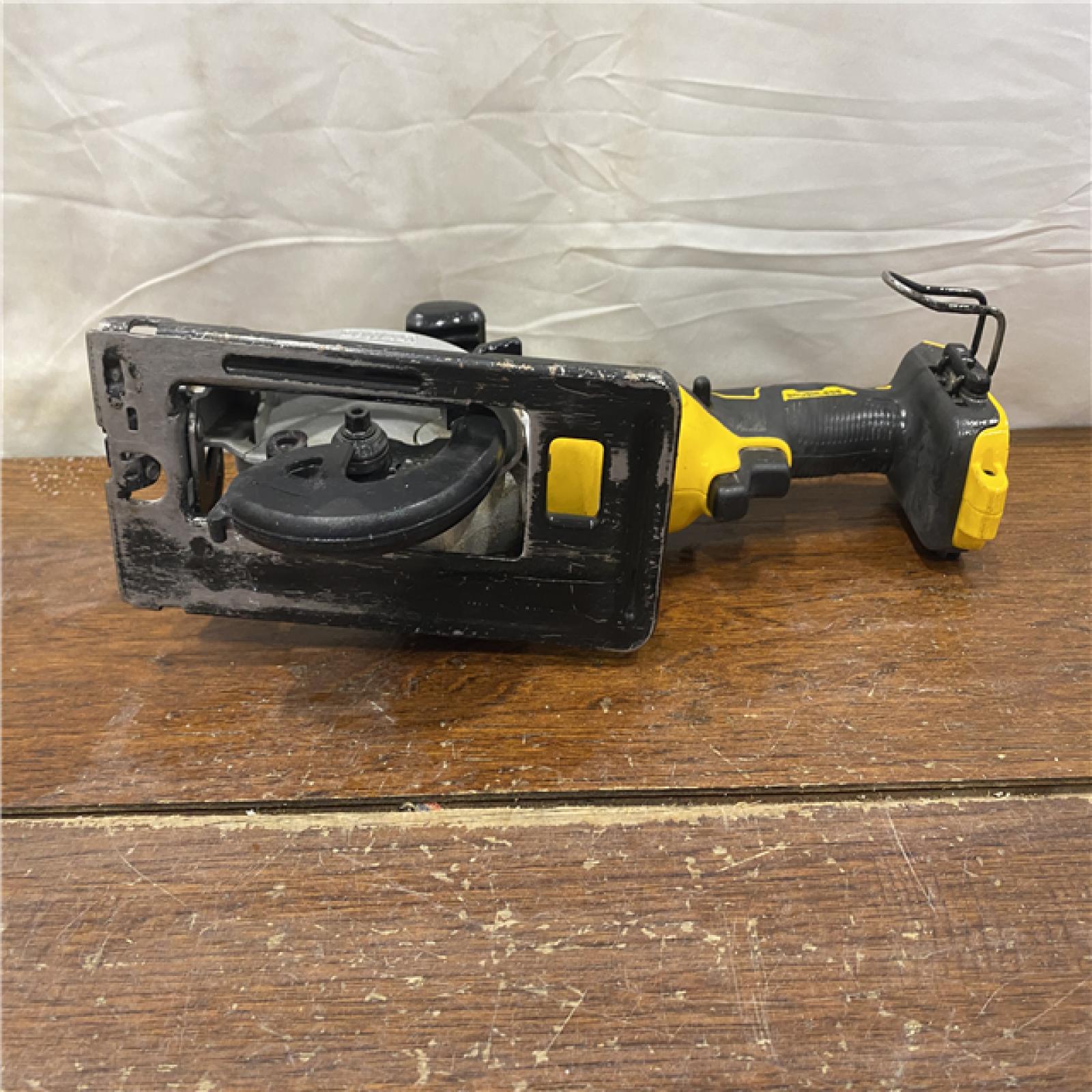 AS-IS DEWALT ATOMIC 20V MAX Cordless Brushless 4-1/2 in. Circular Saw (Tool Only)