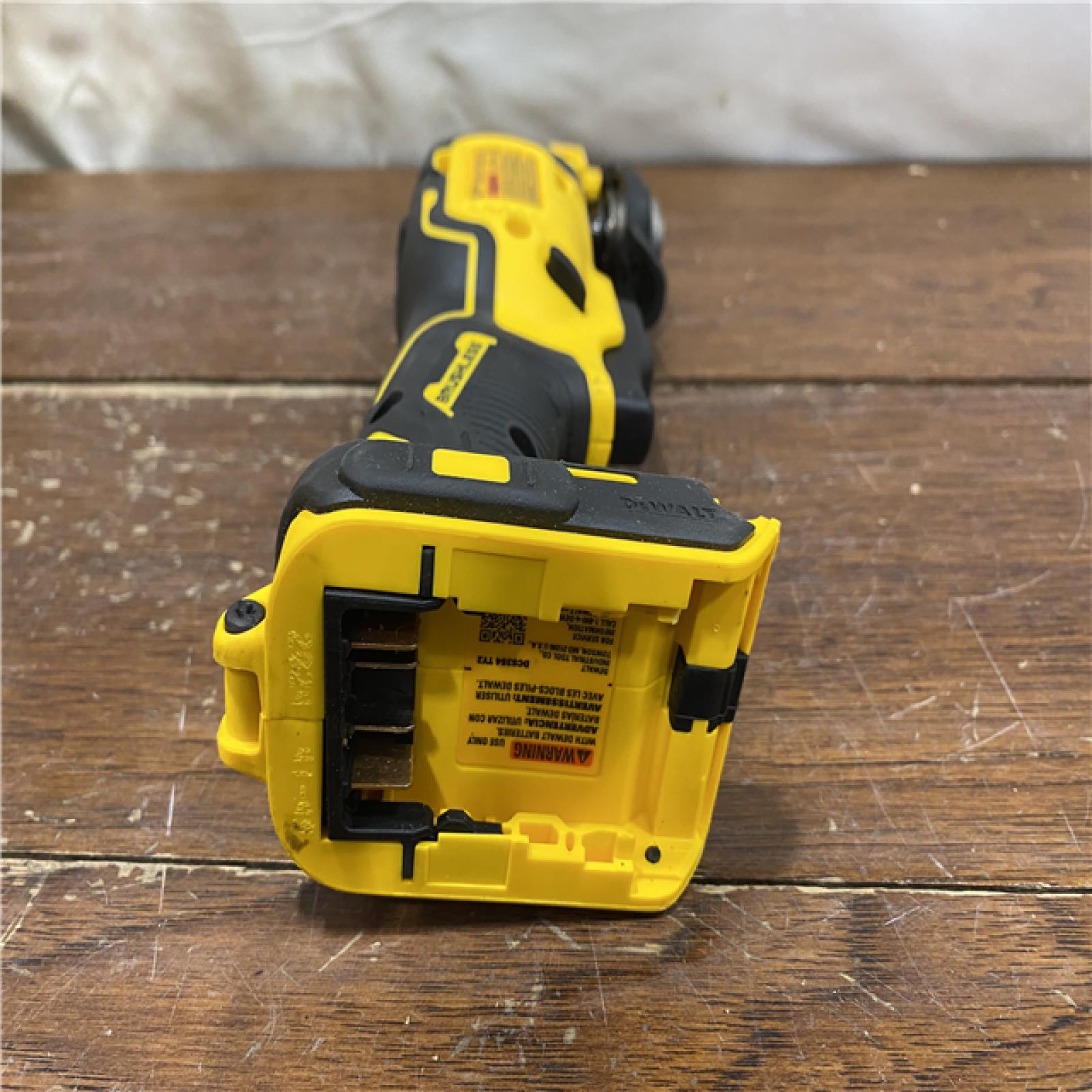 AS-IS DEWALT ATOMIC 20V MAX Cordless Brushless Oscillating Multi Tool (Tool Only)