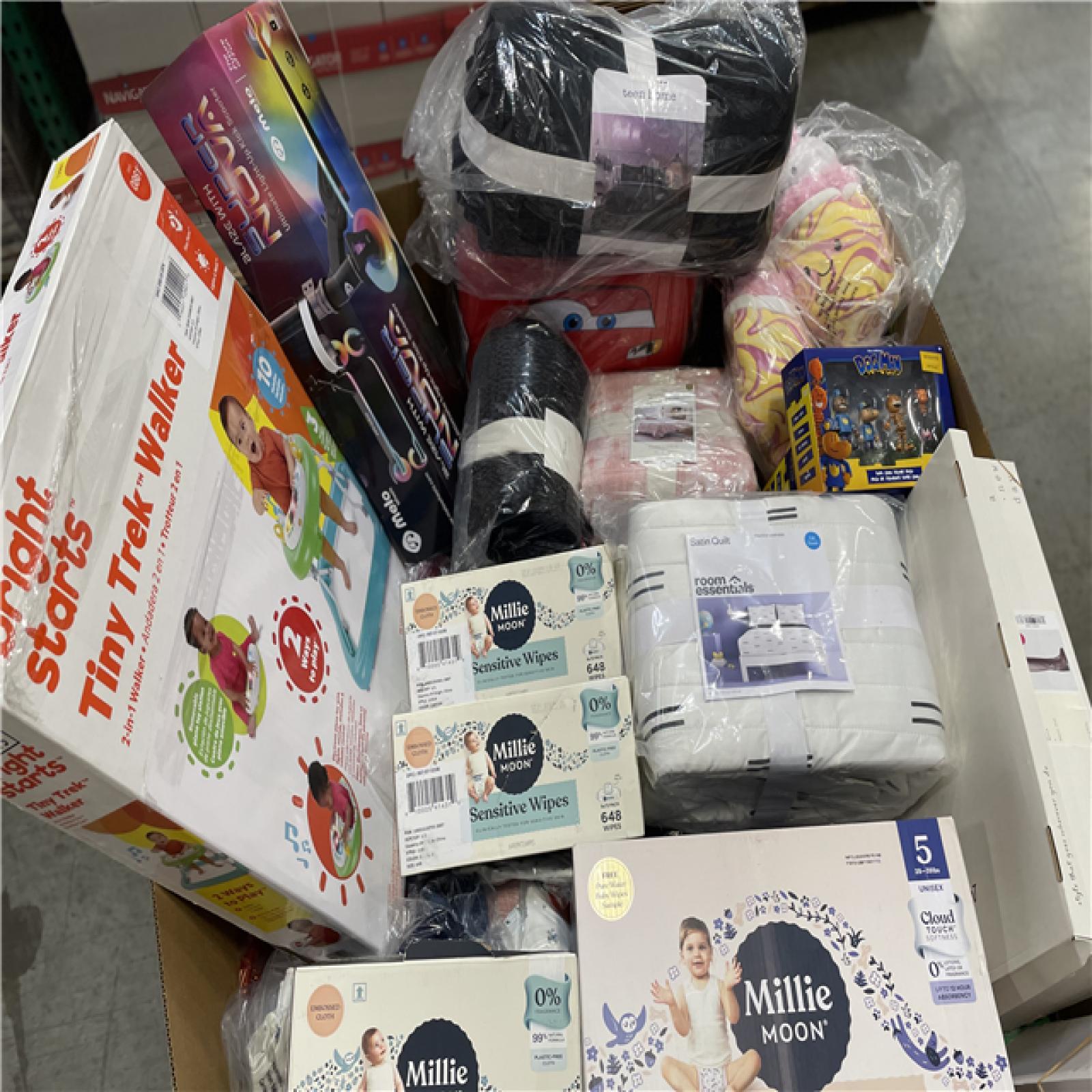 DALLAS LOCATION- NEW! BULLSEYE MIXED CLOTHING PALLET (300 UNITS)