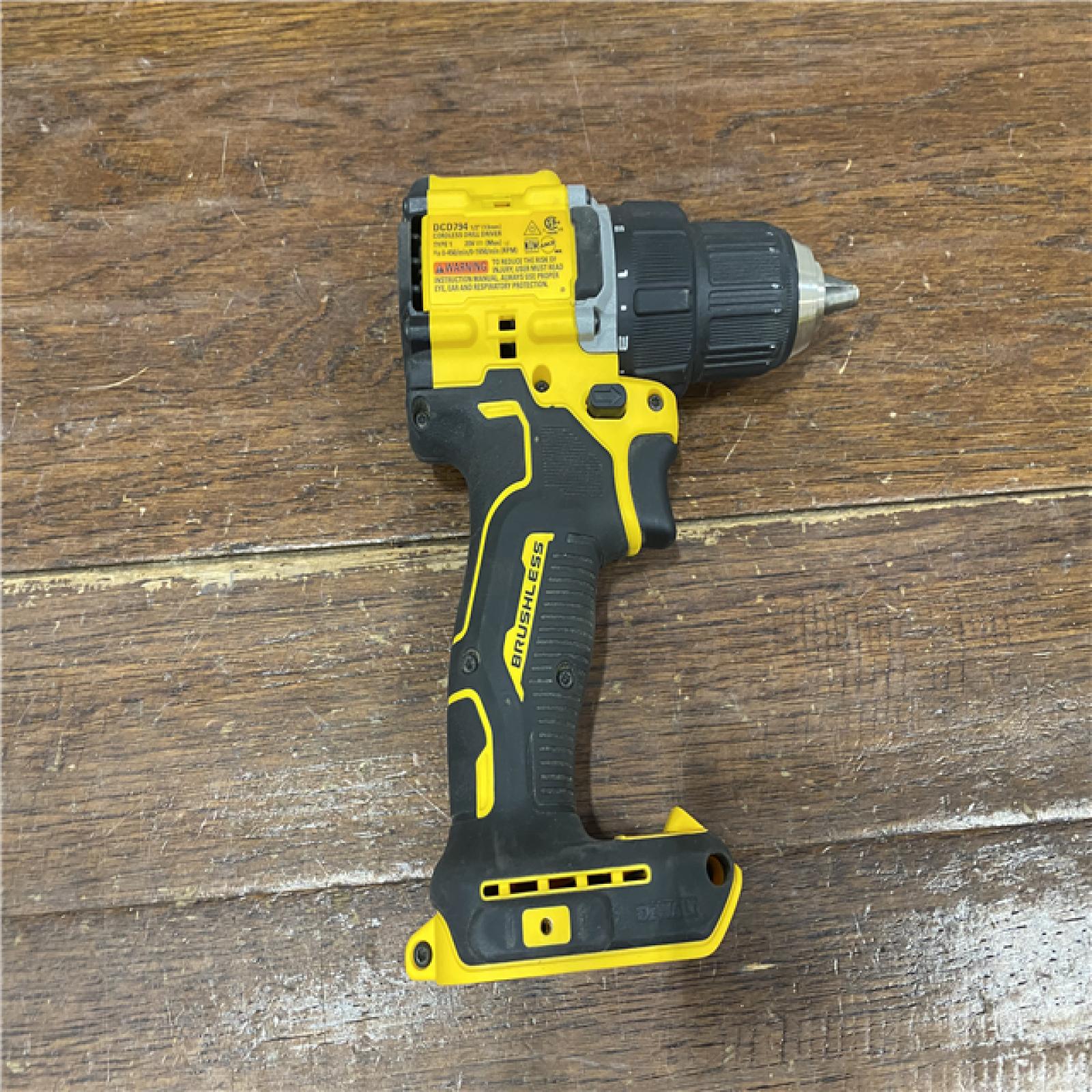 AS-IS DEWALT ATOMIC COMPACT SERIES 20V MAX* Brushless Cordless 1/2 Drill/Driver Kit