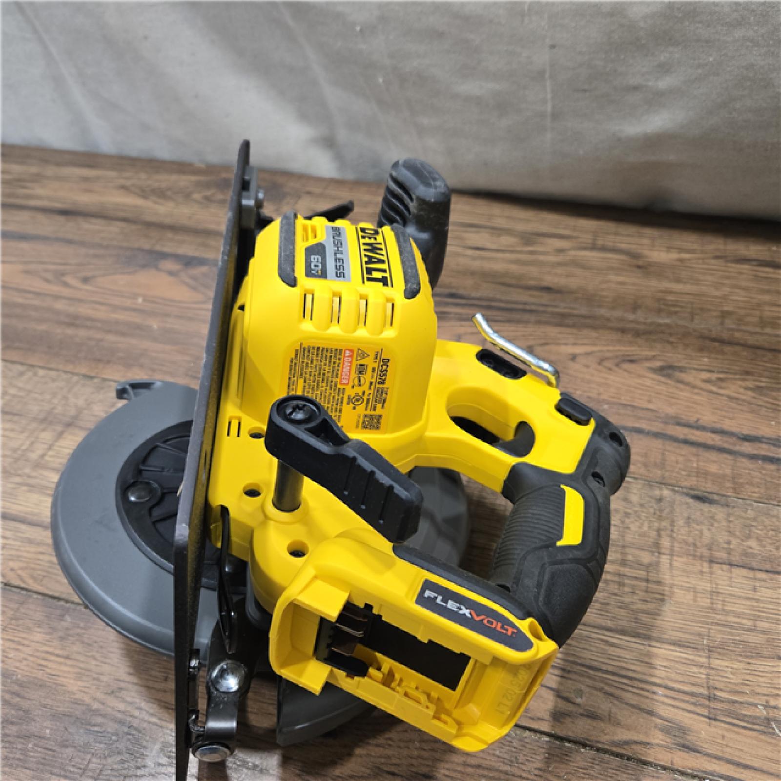 AS-IS DeWALT Flexvolt Max 7-1/4  60V Brushless Circular Saw DCS578B (Bare Tool)