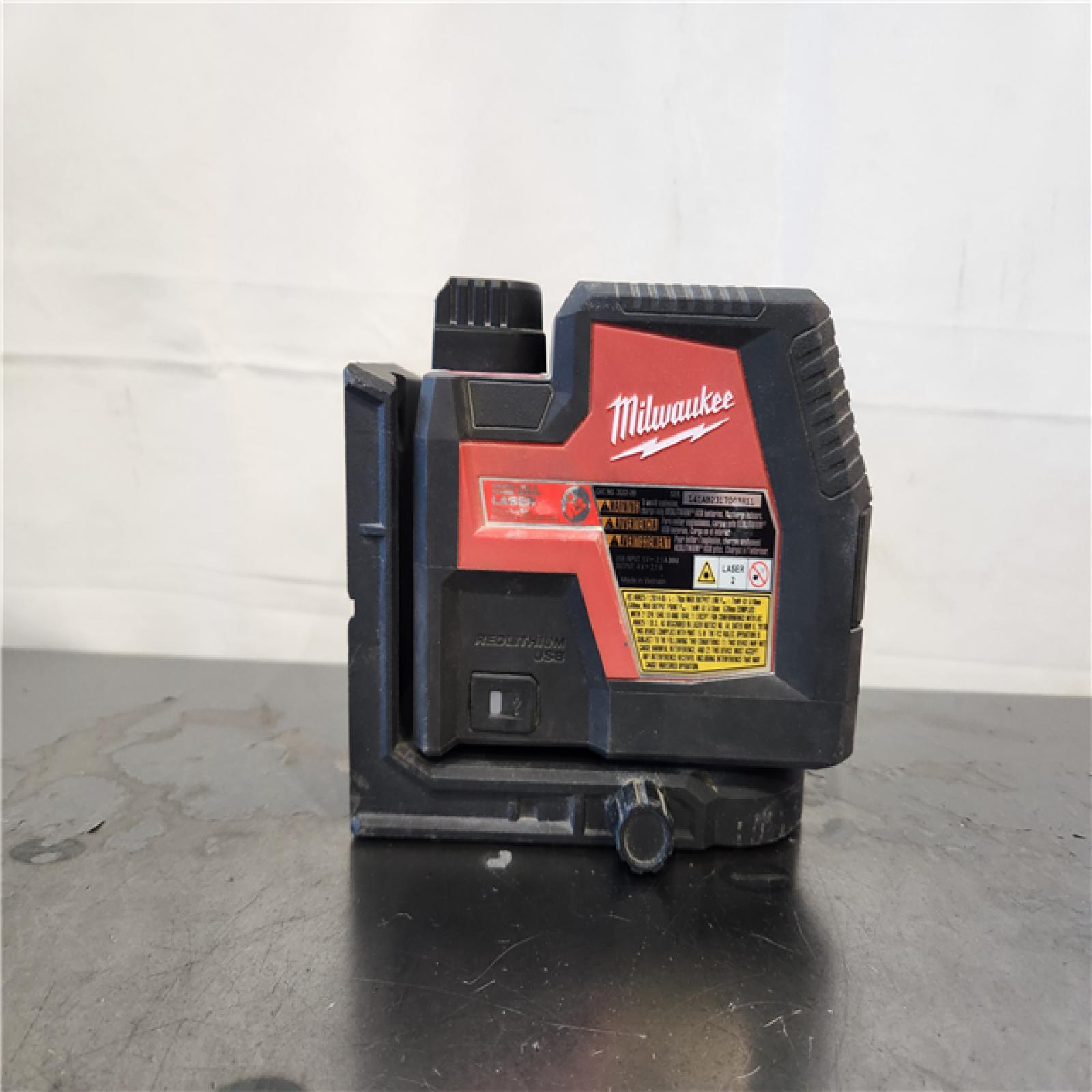 AS-IS- Milwaukee Green Beam Laser Cross Line Plumb Point Rechargeable USB Kit