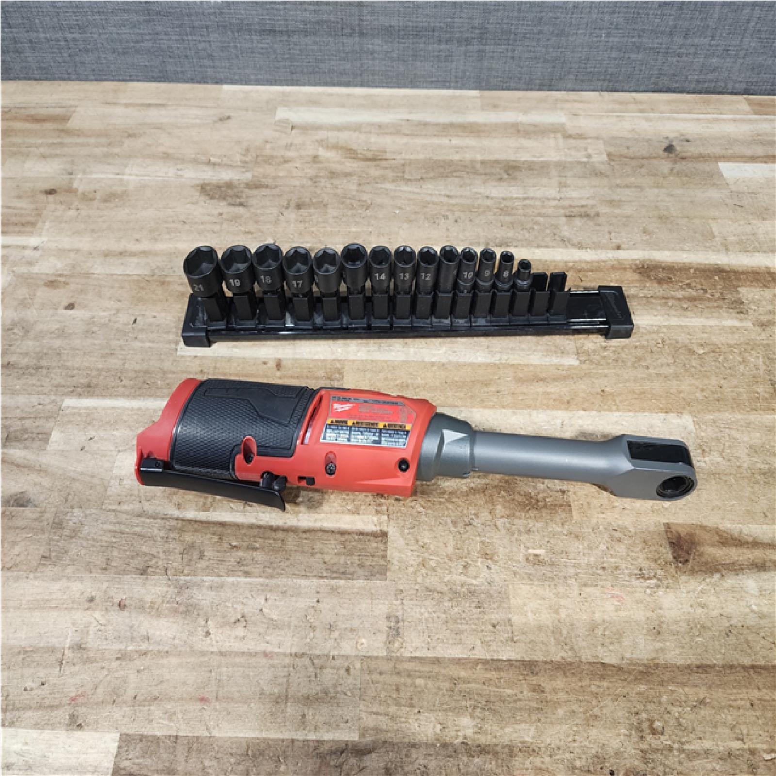 Milwaukee FUEL 12V Lithium-Ion Brushless Cordless 1/4 in - 3/8 in Extended Ratchet (Tool-Only)