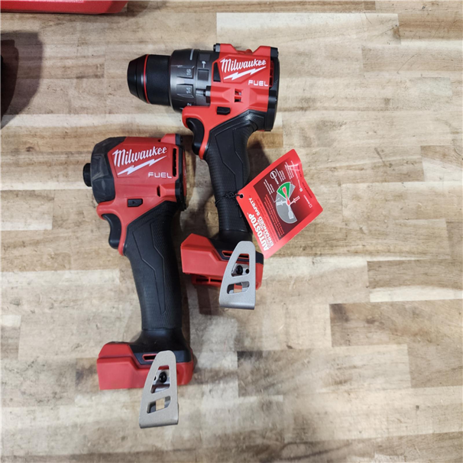 HOUSTON LOCATION - AS-IS Milwaukee 2 Tool Combo Kit W/ (2) Battery & Charger
